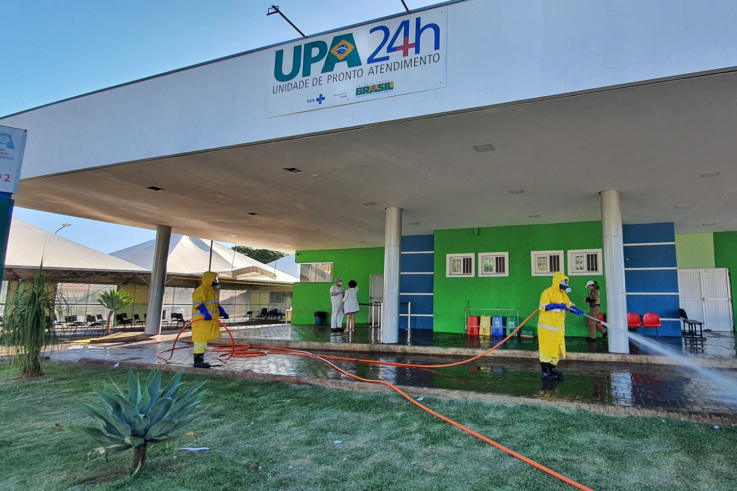 Sanepar atua na desinfecção do entorno de hospitais de Londrina. Foto: Sanepar