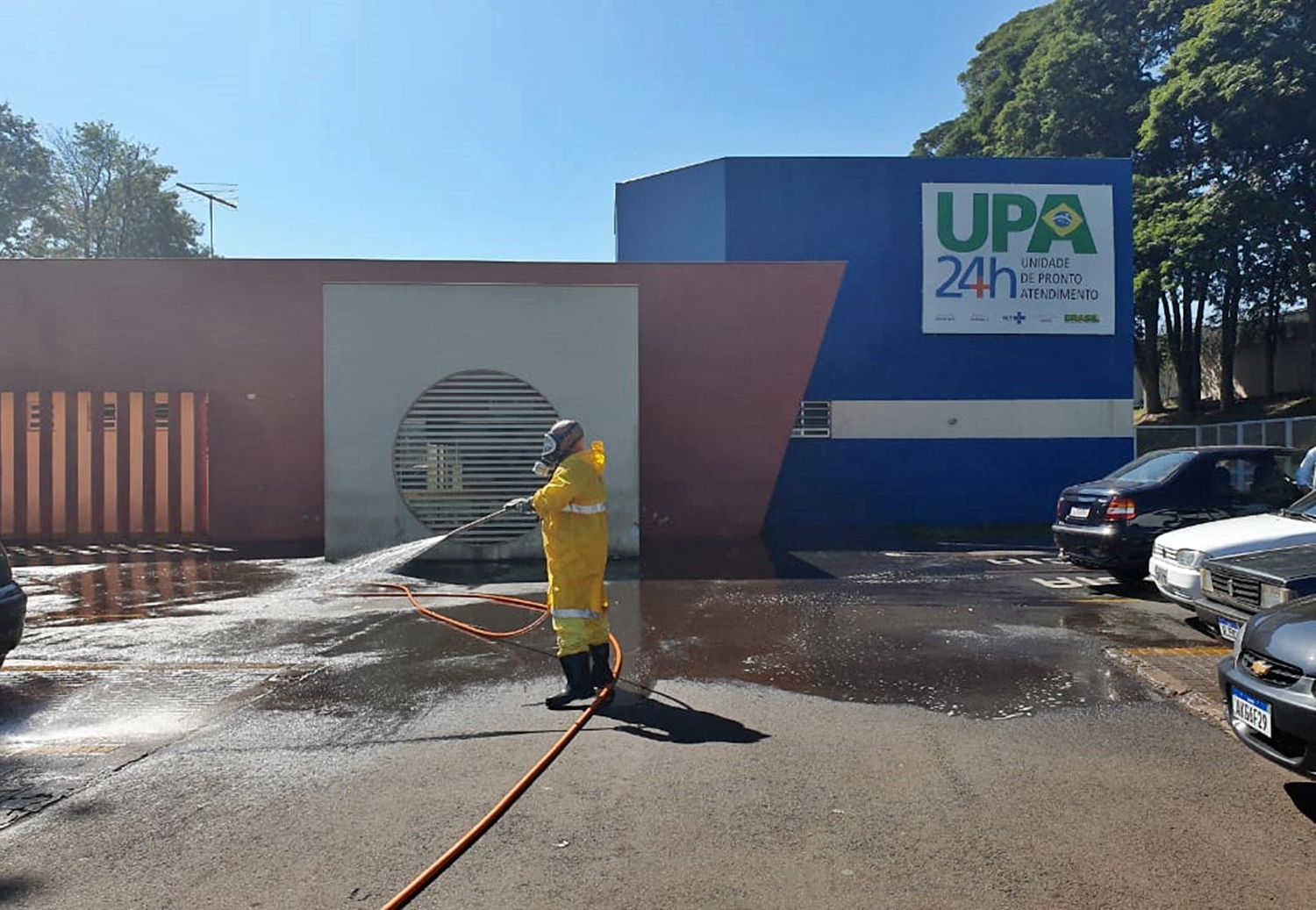 Sanepar repete desinfecção do entorno de hospitais de Londrina nesta sexta (24). Foto: Sanepar
