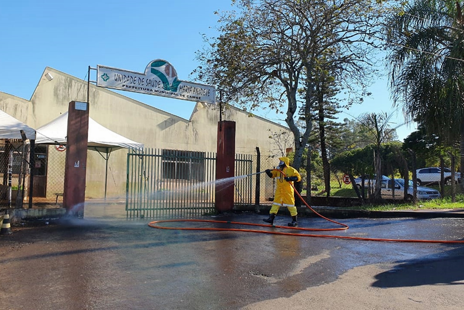 Sanepar repete desinfecção do entorno de hospitais de Londrina nesta sexta (24). Foto: Sanepar