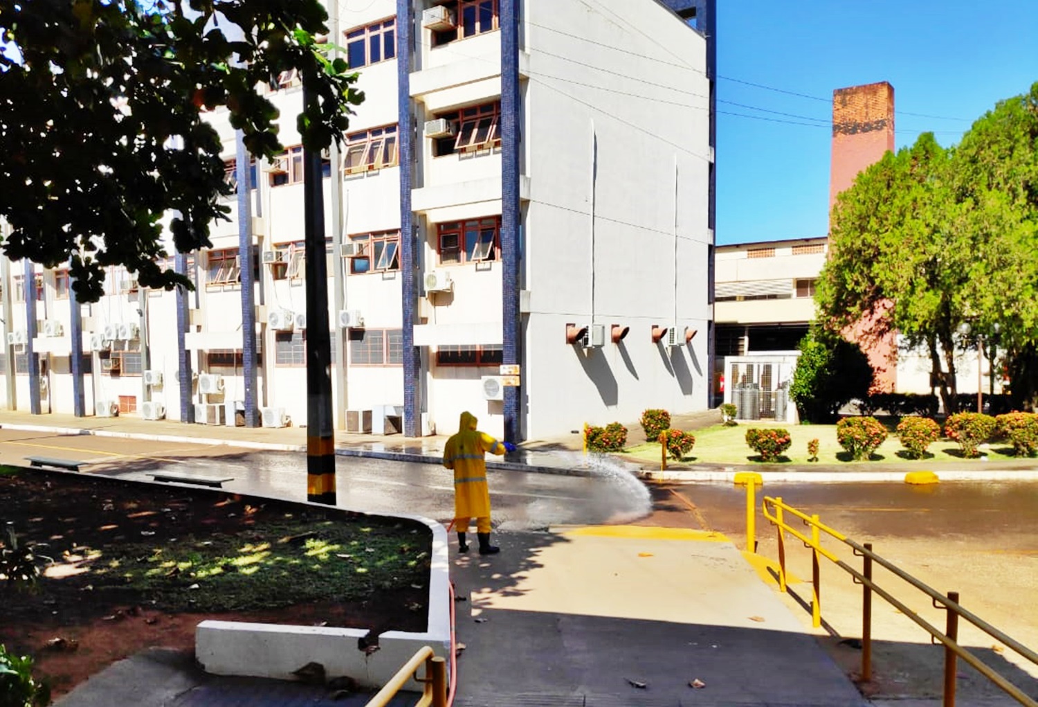 Desinfecção em asilos e hospitais combate coronavírus no Paraná. Foto: Sanrpar