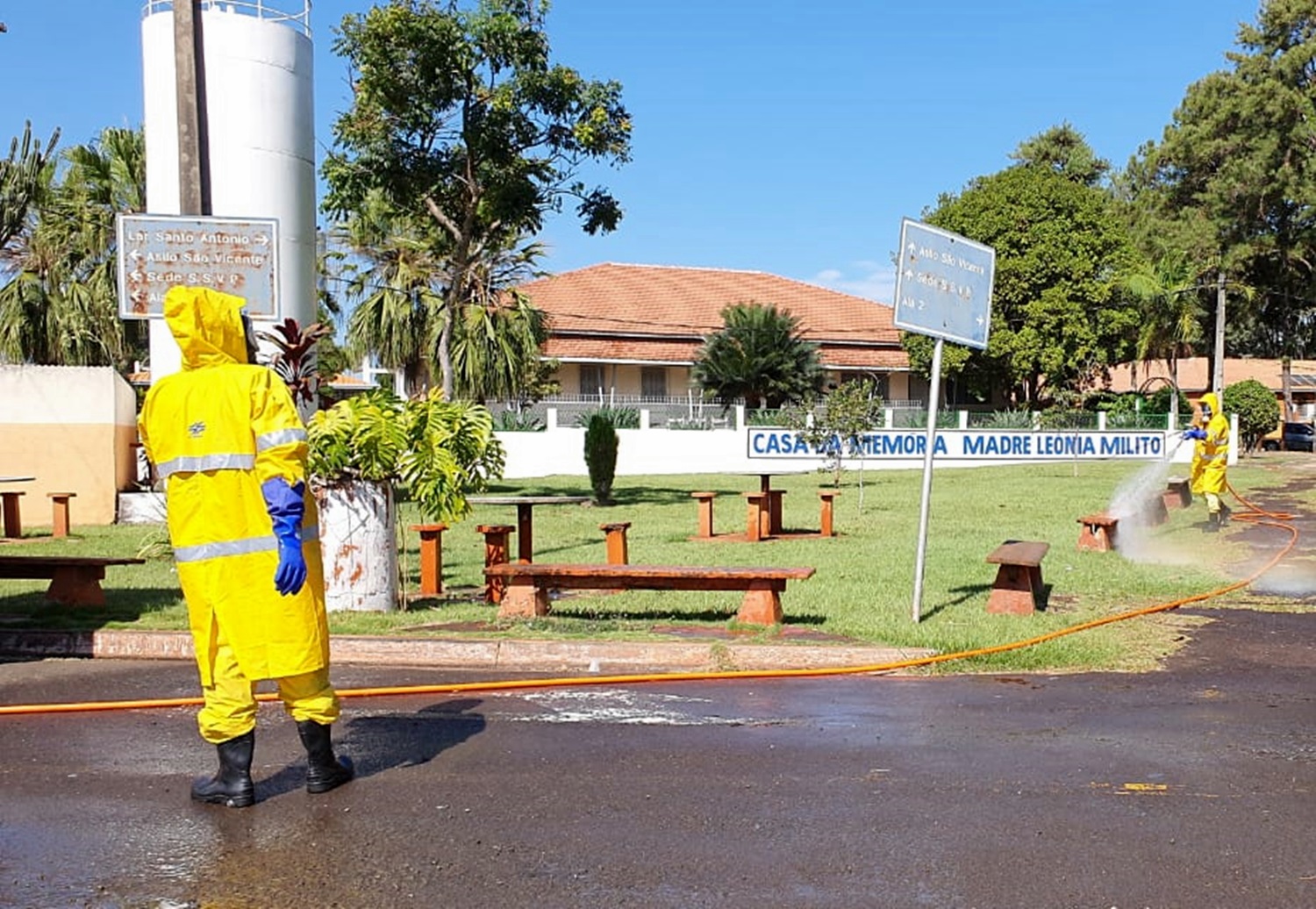 Desinfecção em asilos e hospitais combate coronavírus no Paraná. Foto: Sanrpar