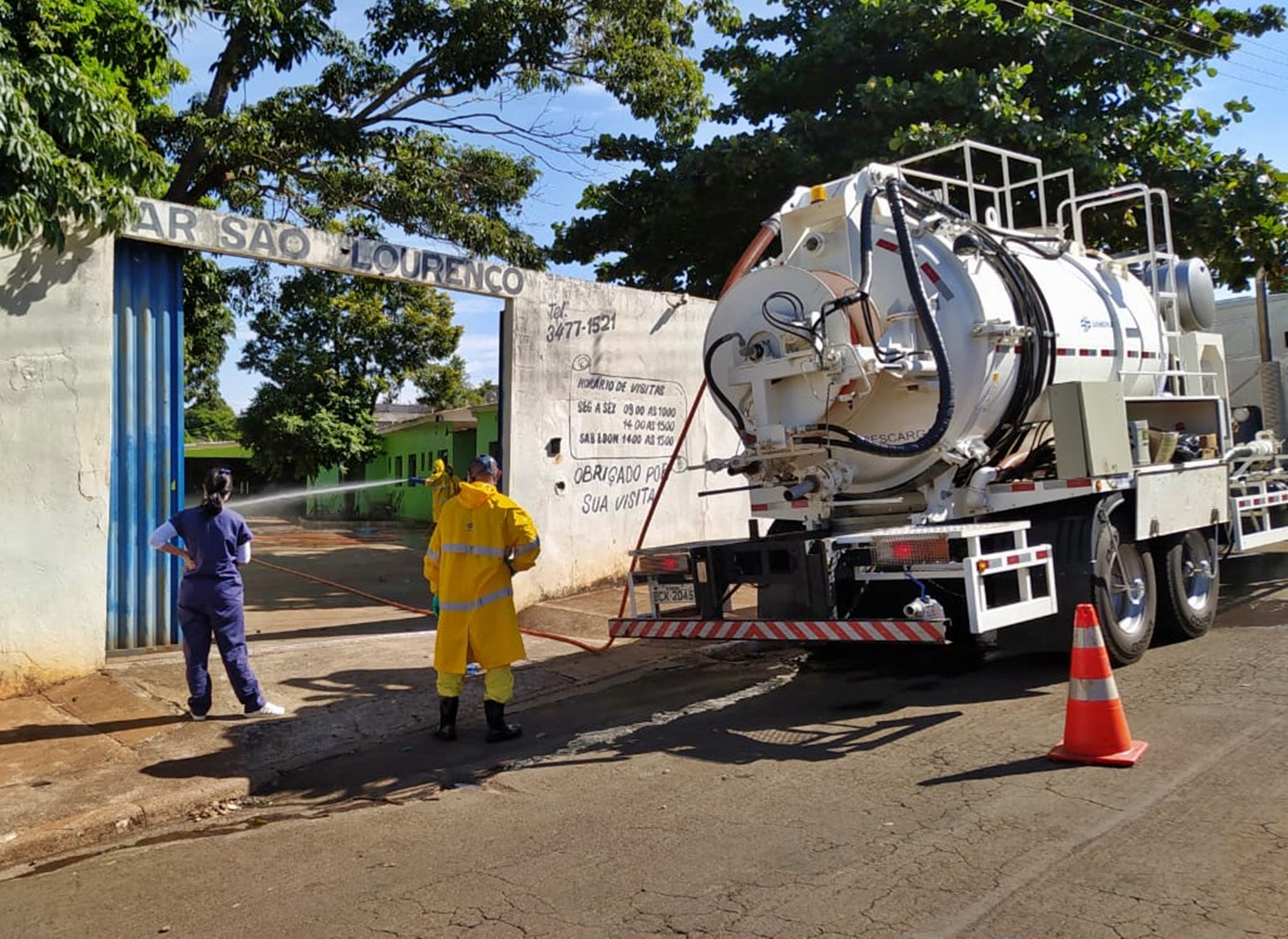 Desinfecção em asilos e hospitais combate coronavírus no Paraná. Foto: Sanrpar
