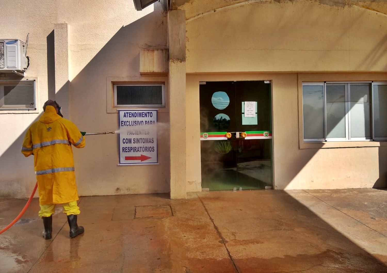 Desinfecção em asilos e hospitais combate coronavírus no Paraná. Foto: Sanrpar