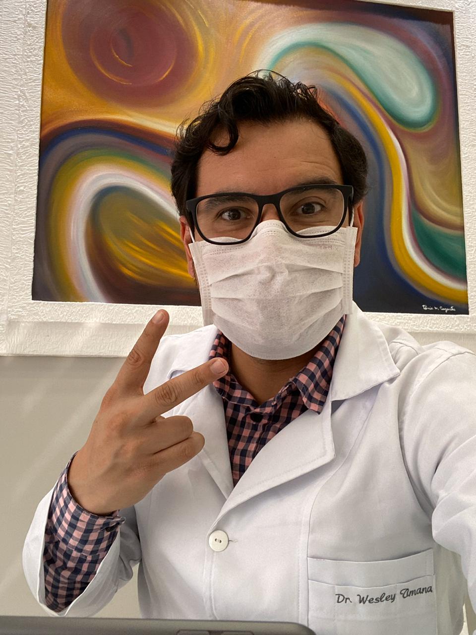 Um aplicativo que lembra os pacientes com doenças crônicas a tomarem seus medicamentos no horário e os avisa quando o remédio está prestes a acabar
