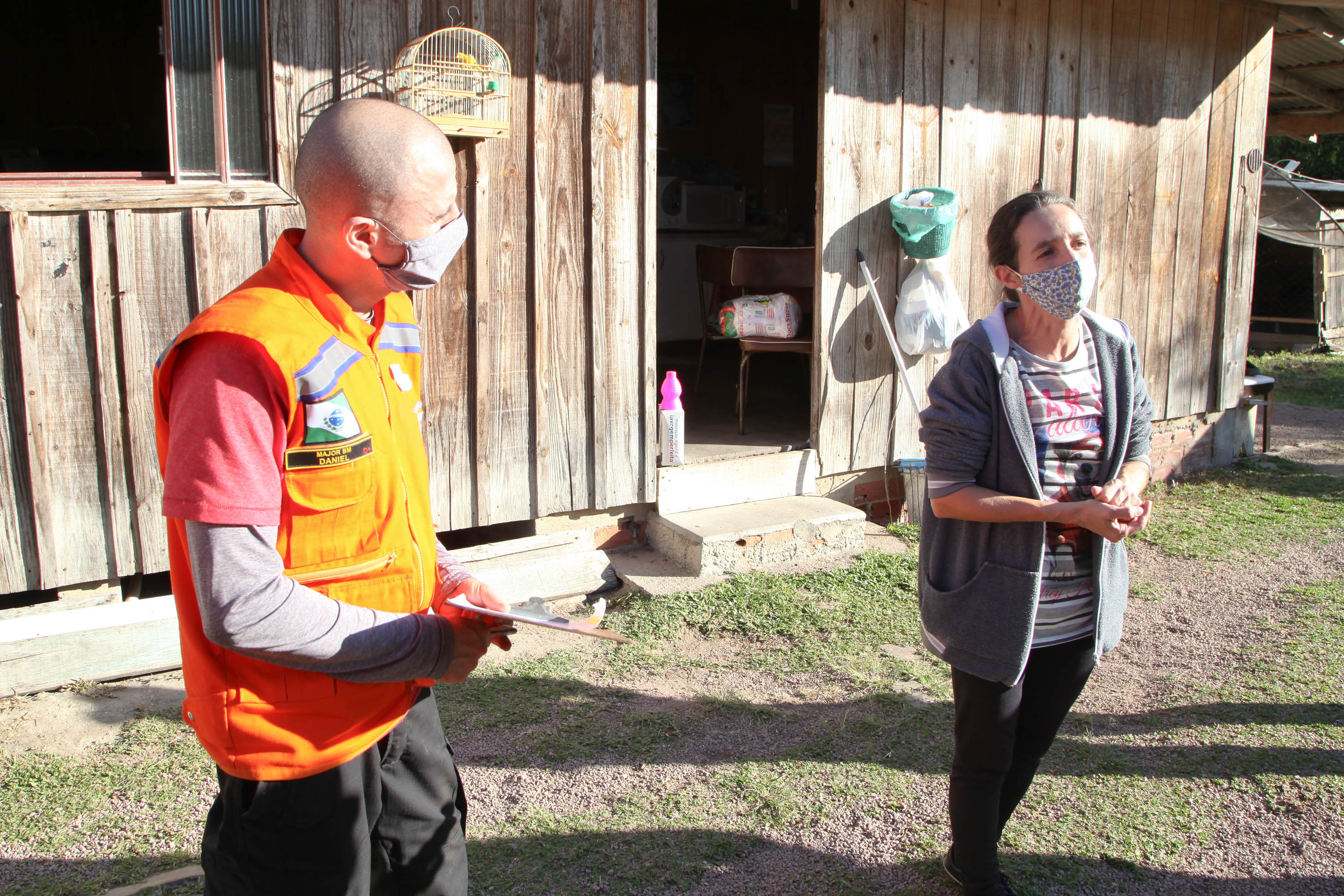 Defesa Civil faz entrega de cestas básicas na cidade de Agudos do Sul. Foto: Ari Dias/AEN
