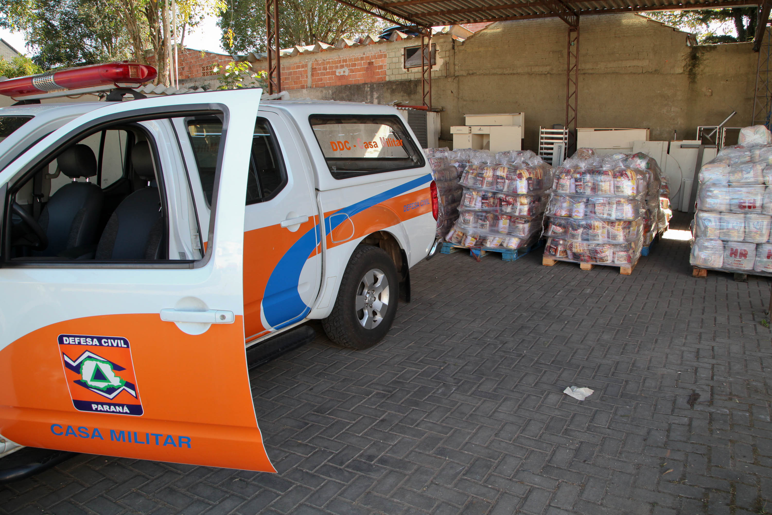 Defesa Civil faz entrega de cestas básicas na cidade de Agudos do Sul. Foto: Ari Dias/AEN