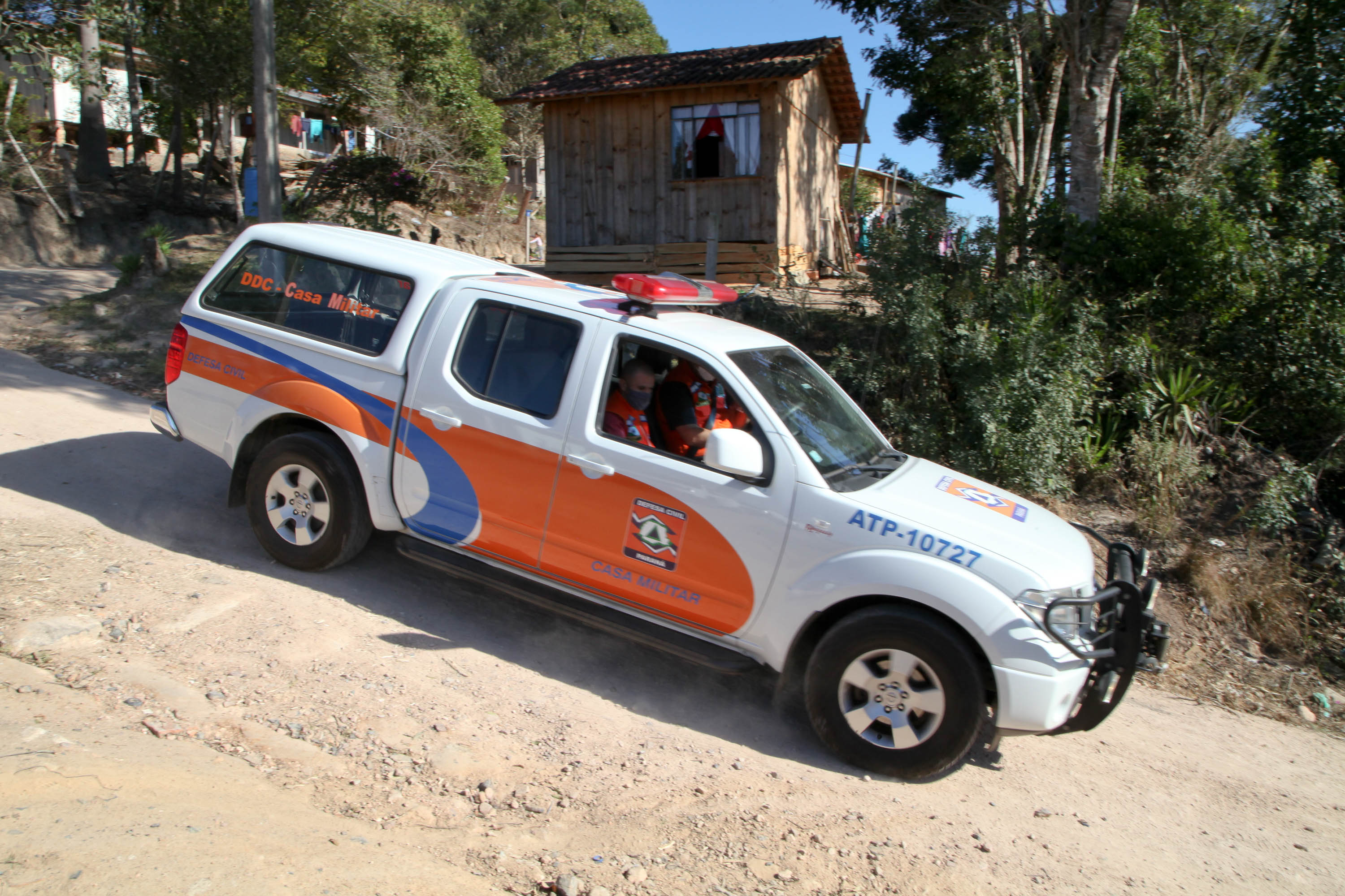 Defesa Civil faz entrega de cestas básicas na cidade de Agudos do Sul. Foto: Ari Dias/AEN