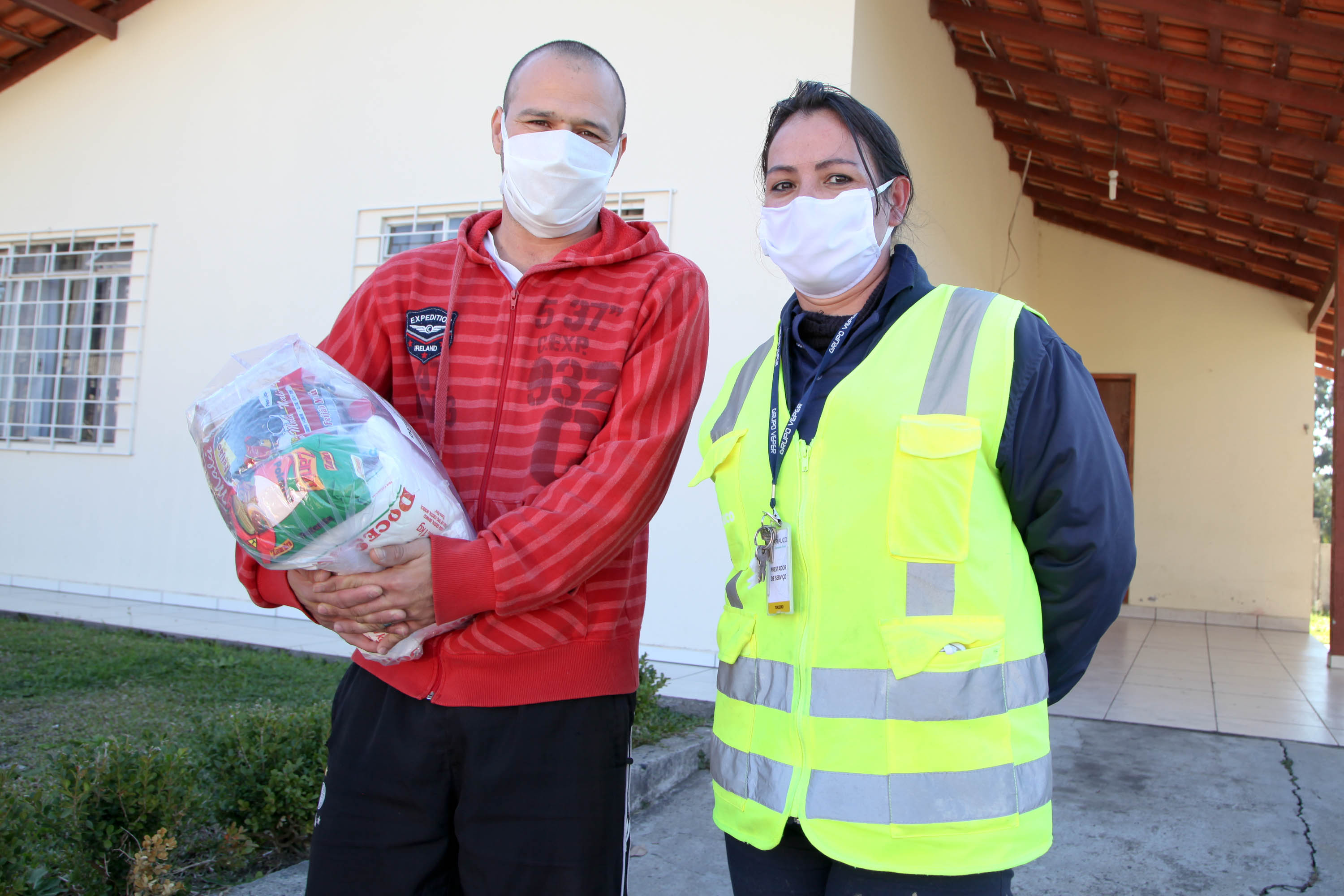 Defesa Civil faz entrega de cestas básicas na cidade de Agudos do Sul. Foto: Ari Dias/AEN