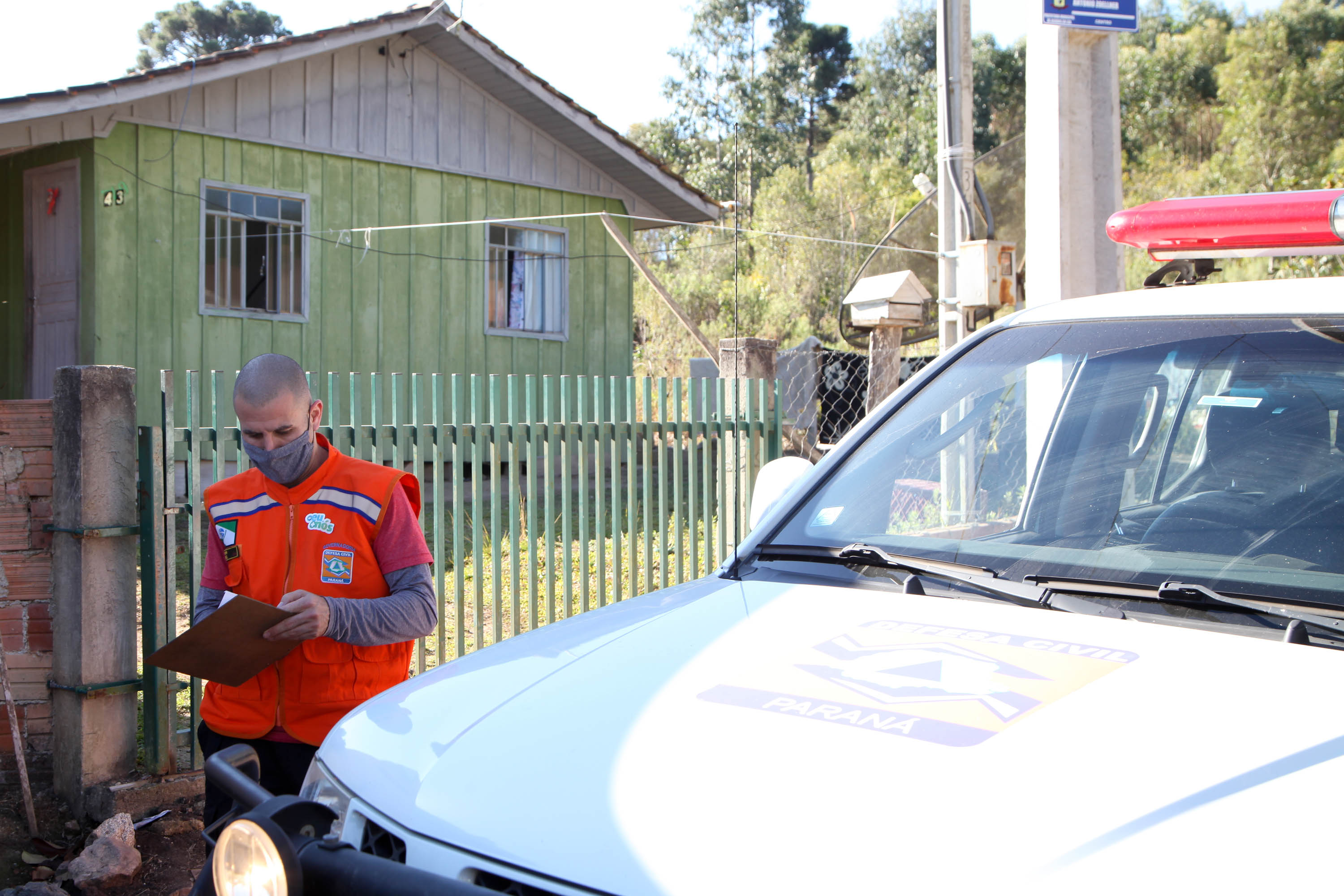 Defesa Civil faz entrega de cestas básicas na cidade de Agudos do Sul. Foto: Ari Dias/AEN
