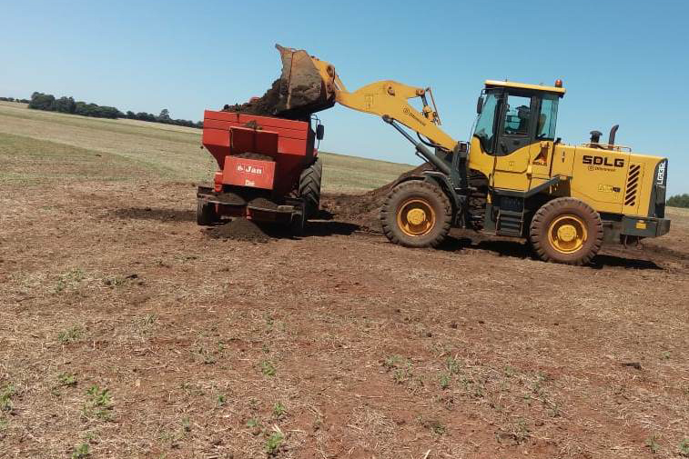 Lodo de esgoto beneficia agricultores da região de Umuarama. Foto:Sanepar