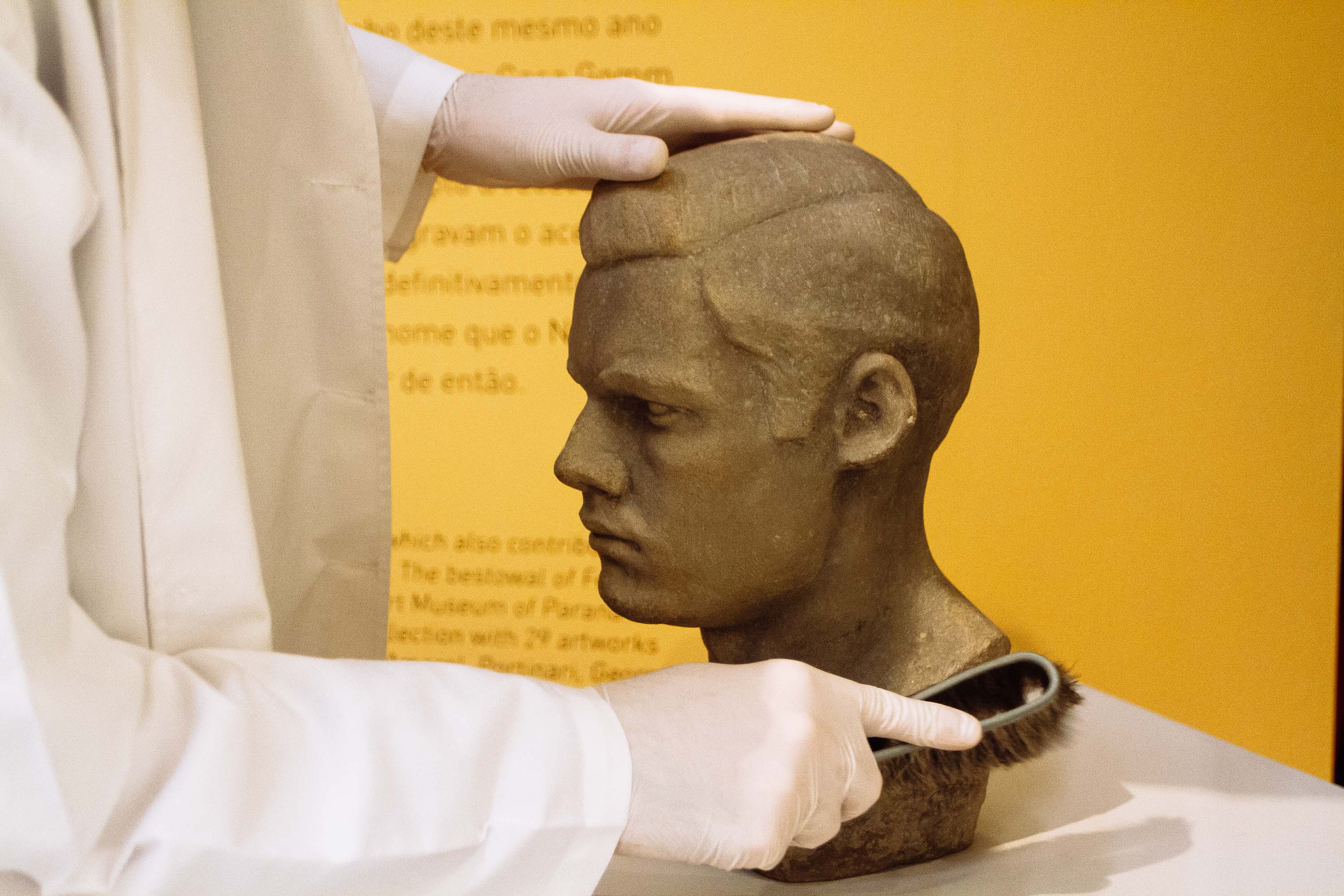 Trabalho de conservação das obras do MON segue intenso durante a quarentena.