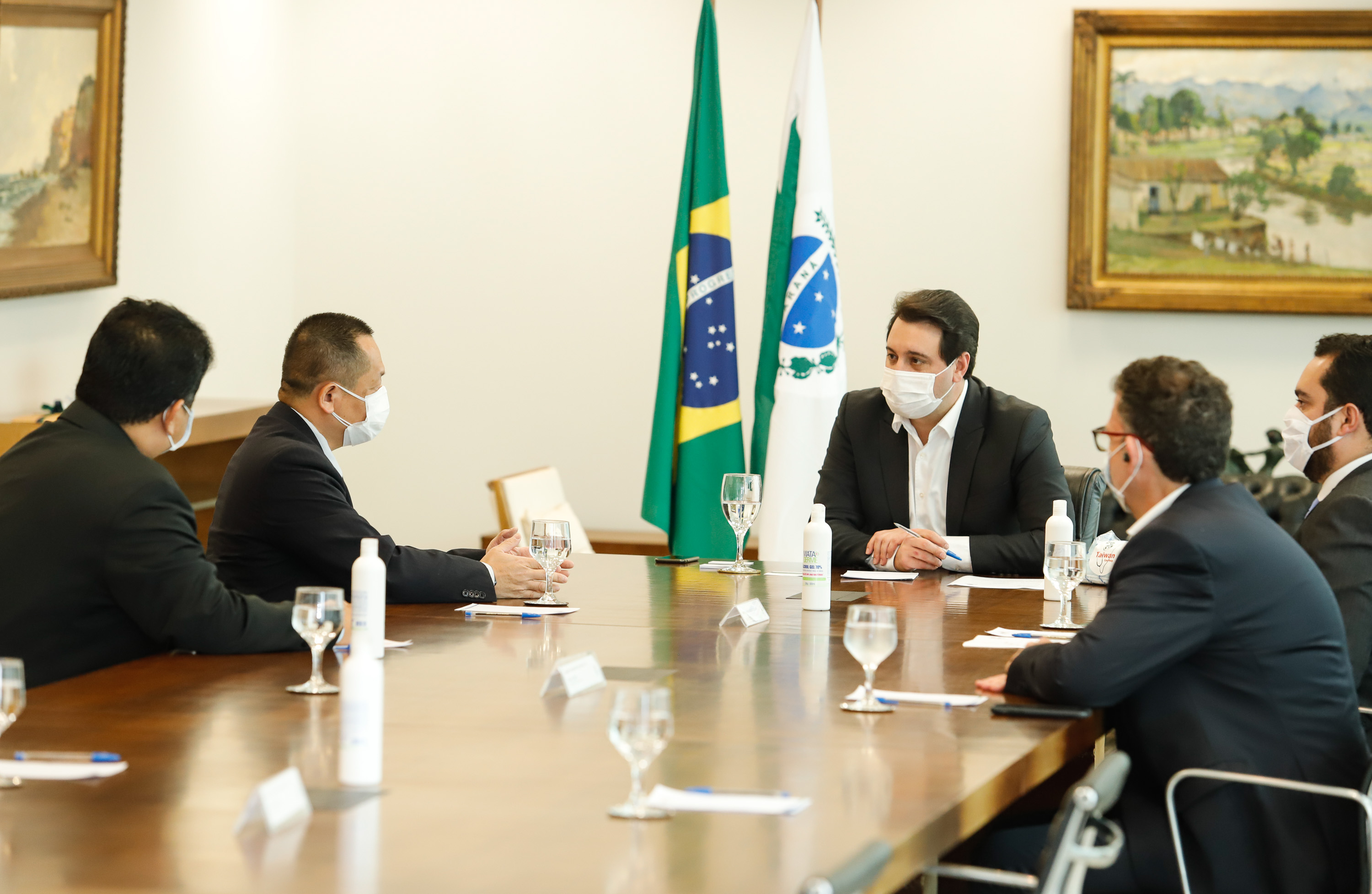 O Paraná recebeu 400 mil máscaras cirúrgicas do Escritório Econômico e Cultural de Taipei no Brasil, organização que representa os interesses de Taiwan no País