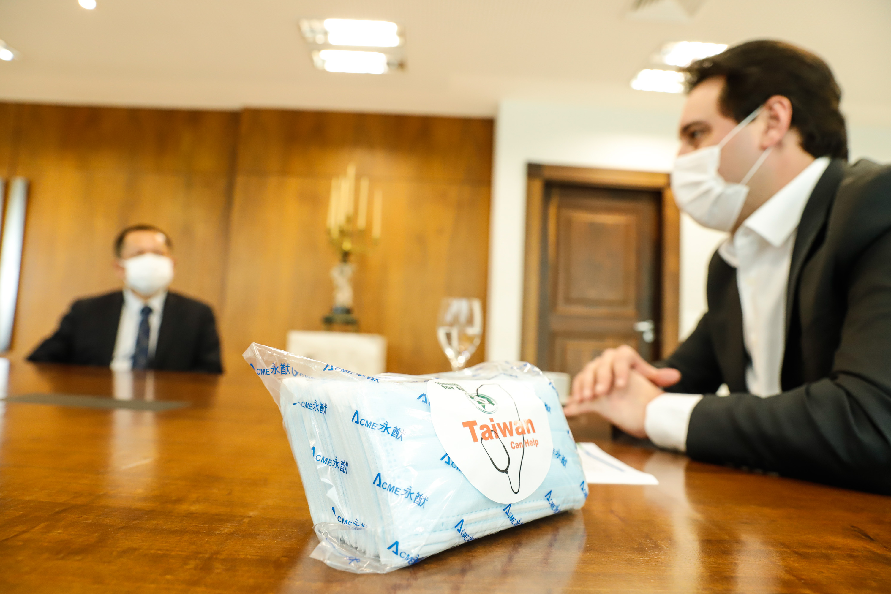 O Paraná recebeu 400 mil máscaras cirúrgicas do Escritório Econômico e Cultural de Taipei no Brasil, organização que representa os interesses de Taiwan no País