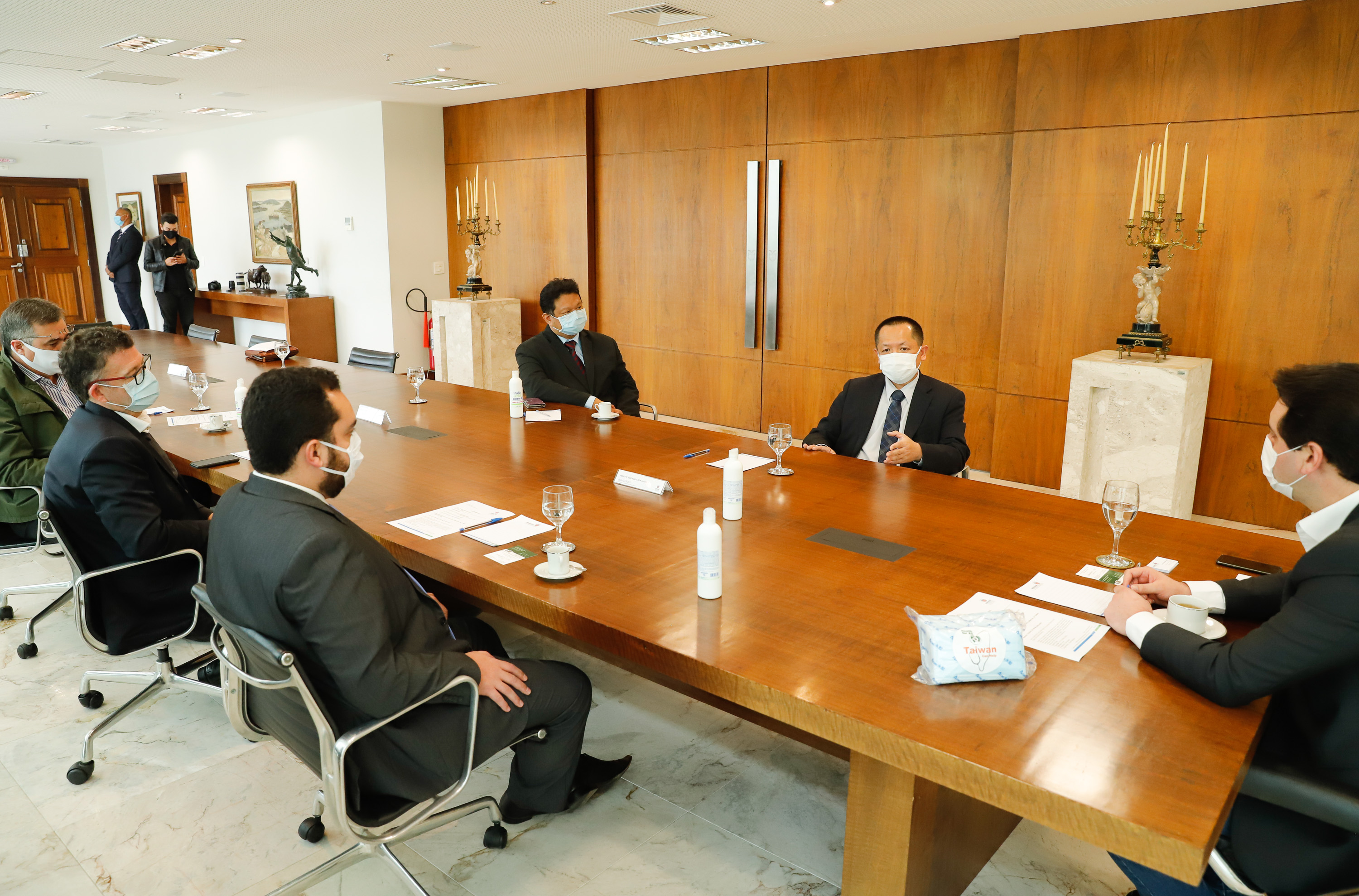 O Paraná recebeu 400 mil máscaras cirúrgicas do Escritório Econômico e Cultural de Taipei no Brasil, organização que representa os interesses de Taiwan no País