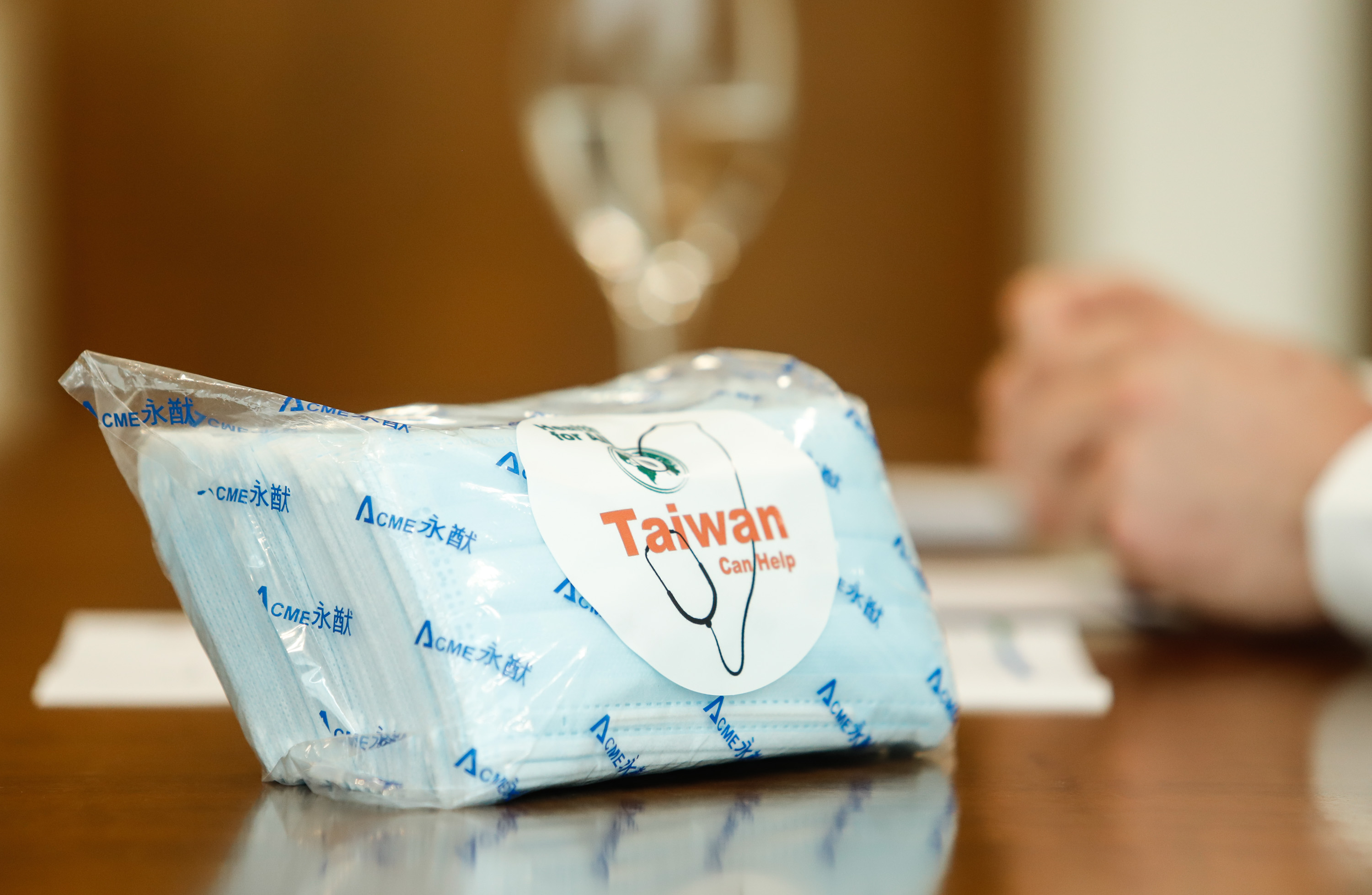 O Paraná recebeu 400 mil máscaras cirúrgicas do Escritório Econômico e Cultural de Taipei no Brasil, organização que representa os interesses de Taiwan no País