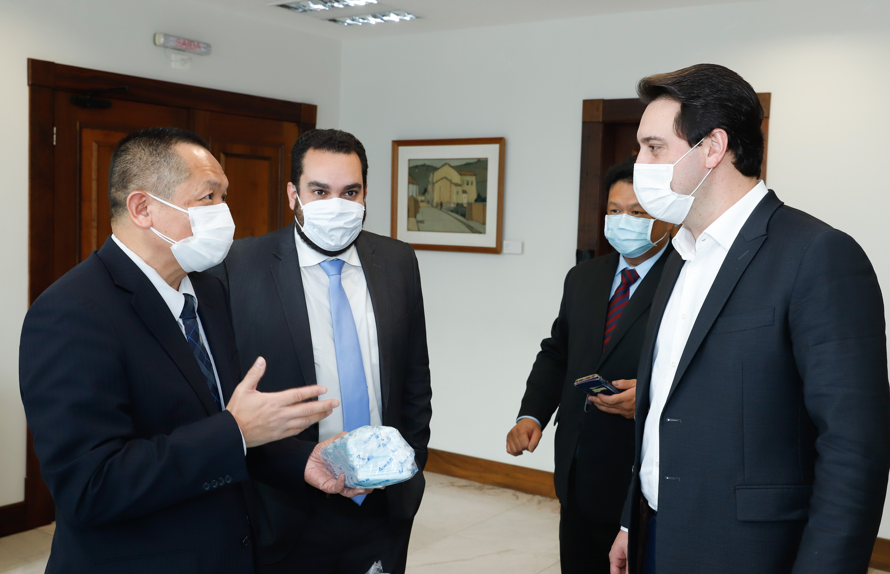 O Paraná recebeu 400 mil máscaras cirúrgicas do Escritório Econômico e Cultural de Taipei no Brasil, organização que representa os interesses de Taiwan no País