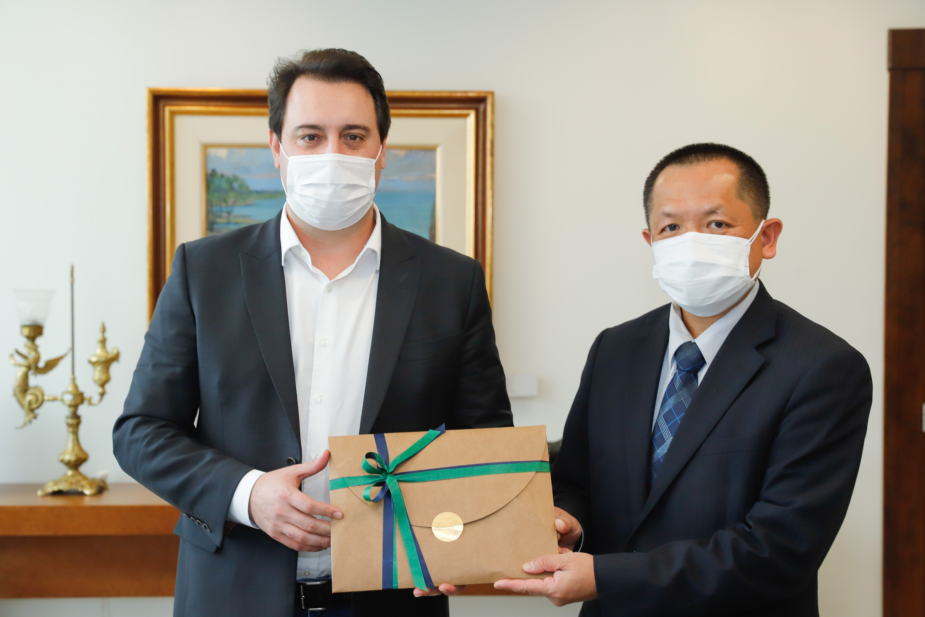 O Paraná recebeu 400 mil máscaras cirúrgicas do Escritório Econômico e Cultural de Taipei no Brasil, organização que representa os interesses de Taiwan no País