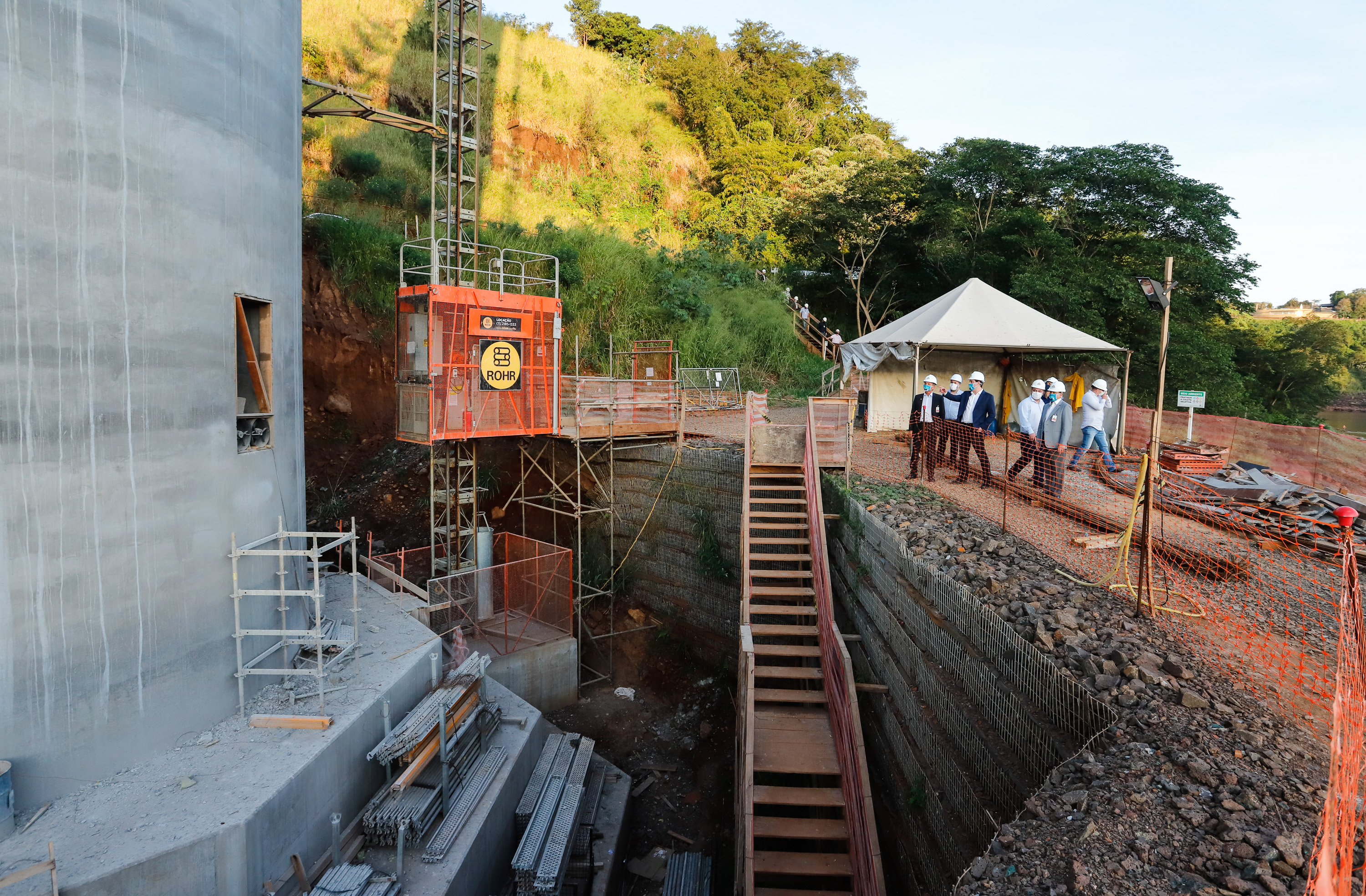 O governador Carlos Massa Ratinho Junior participou nesta quinta-feira (18) de uma reunião com a direção brasileira de Itaipu Binacional, em Foz do Iguaçu, e destacou que a parceria entre o Estado e a hidrelétrica é fundamental para ajudar o Paraná na retomada da economia.- Após a reunião, houve uma vistoria nas obras da Ponte da Integração Brasil-Paraguai, que estão em ritmo acelerado.
