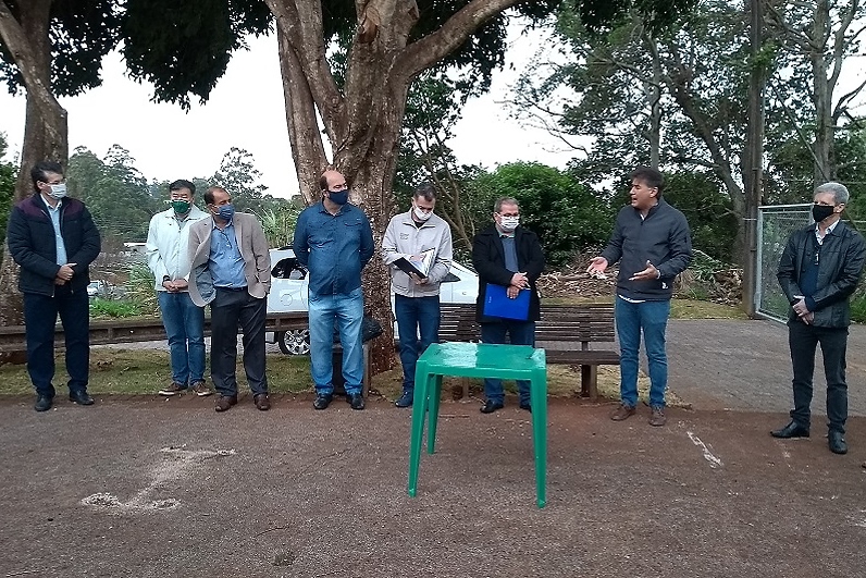 A ordem de serviço assinada na manhã desta terça-feira estende o benefício do esgoto sanitário para mais dois bairros da cidade
Foto: SANEPAR