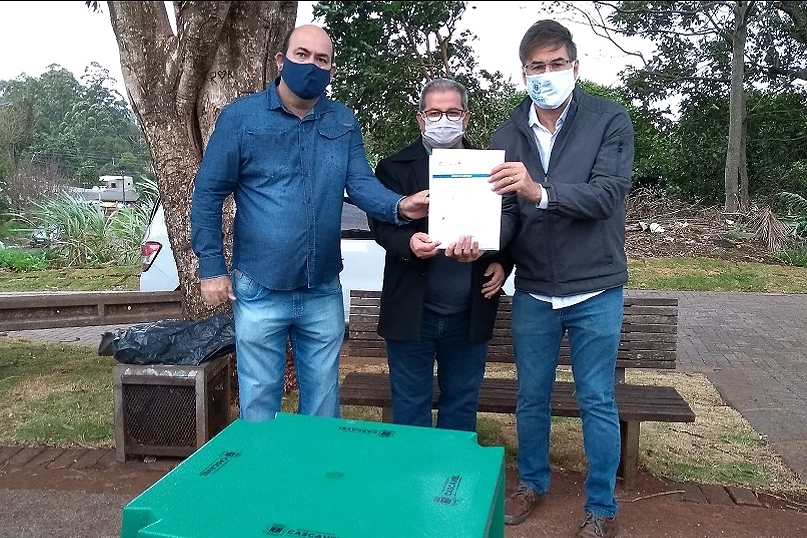 A ordem de serviço assinada na manhã desta terça-feira estende o benefício do esgoto sanitário para mais dois bairros da cidade
Foto: SANEPAR