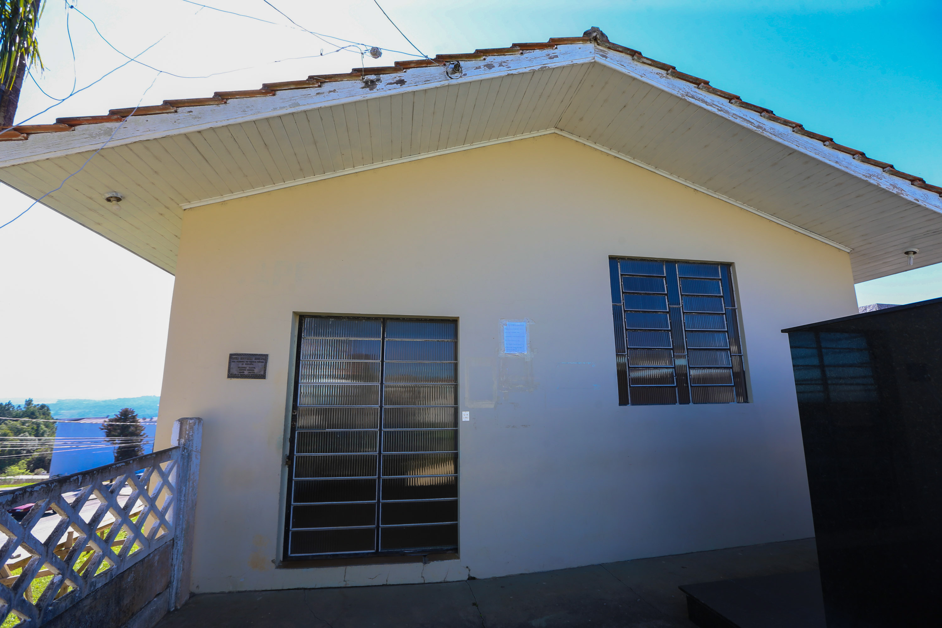 A Secretaria de Desenvolvimento Urbano e Obras Públicas está investindo R$ 273 mil para a construção da nova capela mortuária do município (o prédio original é de 1996), além de R$ 370 mil para o novo muro e uma rampa de acesso ao cemitério. Foto: Geraldo Bubniak/AEN