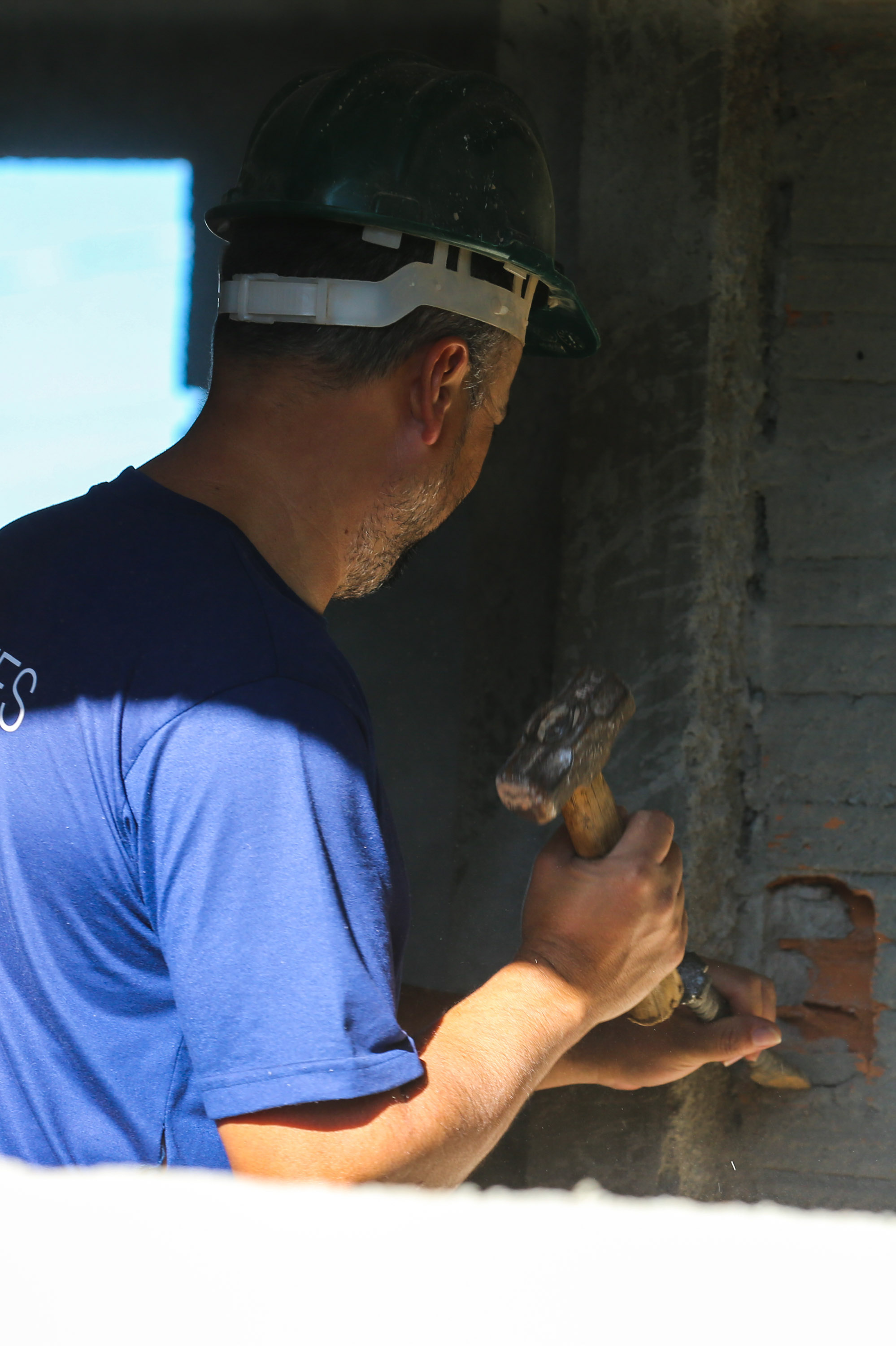 As 30 casas do novo conjunto habitacional de São João do Triunfo ainda têm a cor cinza de reboco na parede, madeira exposta nos telhados e como pano de fundo o corre-corre da construção civil, mas elas já estão visíveis em um espaço plano de 13,7 mil metros quadrados