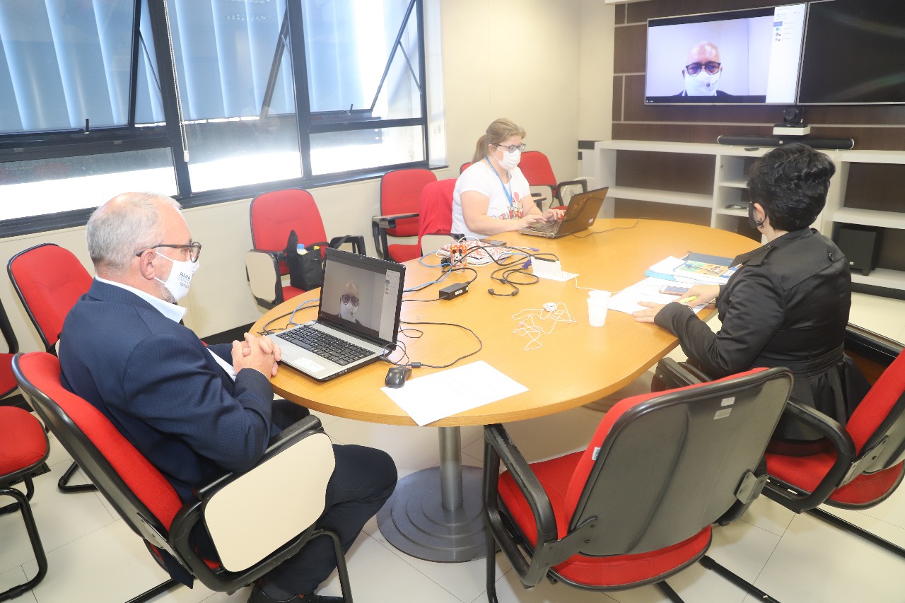 Para comemorar os 30 anos do Estatuto da Criança e do Adolescente (ECA), considerado o marco legal e regulatório dos direitos humanos de crianças e adolescentes, o secretário Mauro Rockenbach, da Justiça, Família e Trabalho (Sejuf) abriu nesta segunda-feira (13), a série de “Lives” no Youtube que serão realizadas nos próximos 15 dias.
Foto: SEJUF