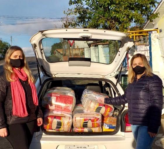 A Secretaria da Justiça, Família e Trabalho do Governo do Paraná (Sejuf), por meio do Departamento de Políticas para Pessoa com Deficiência, está distribuindo 19.190 cestas básicas para prover a segurança alimentar emergencial às famílias de pessoas com deficiência que se encontram em vulnerabilidade social e que foram afetadas pela pandemia da Covid-19. No total serão 260 municípios beneficiados, ou seja, mais de 65% do total dos municípios paranaenses. 
Foto:SEJUF