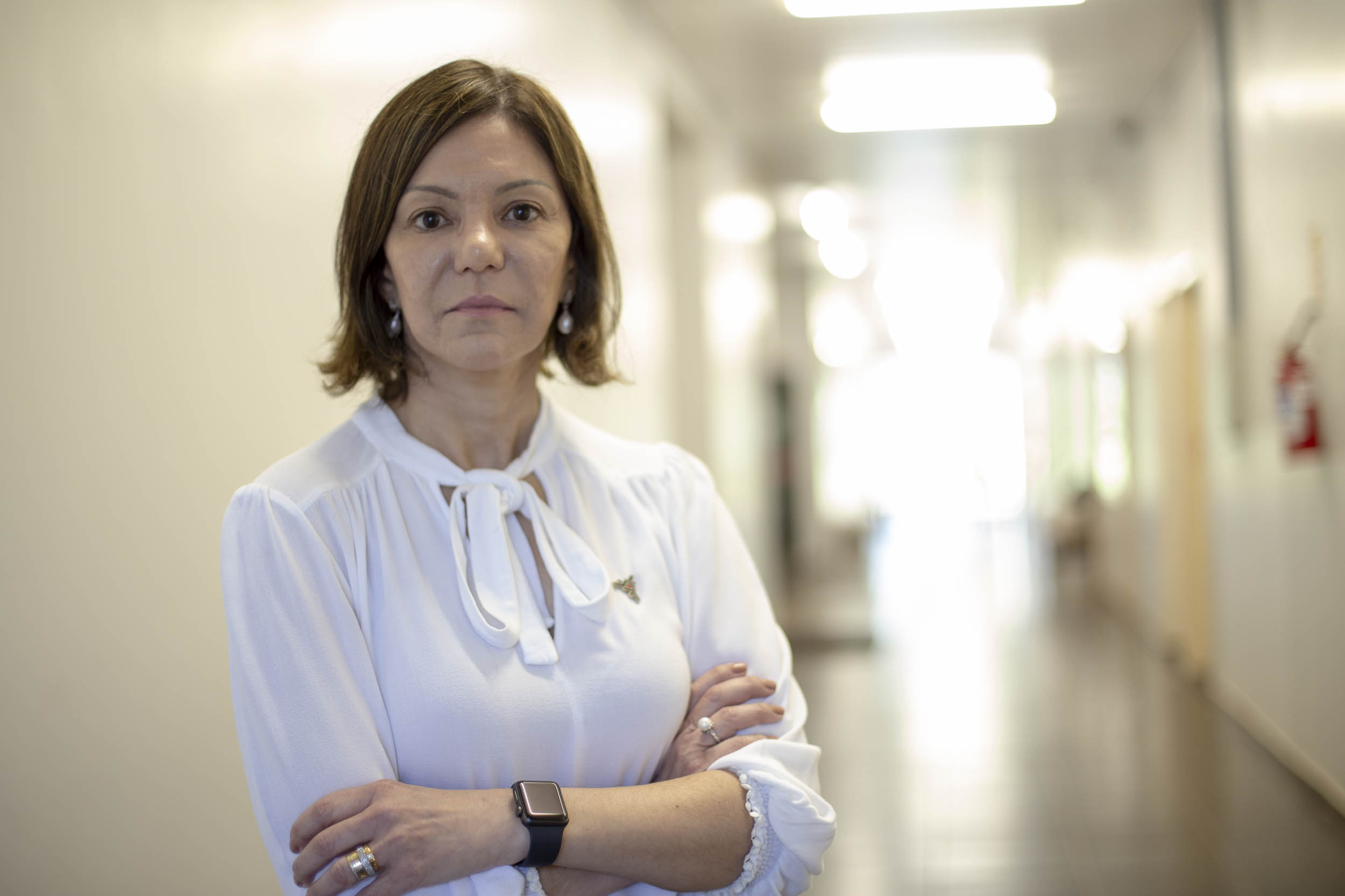 Pesquisadores da Universidade Estadual de Maringá (UEM) darão início, até o final de julho, a duas importantes pesquisas sobre o novo coronavírus. De acordo com a professora e pesquisadora Márcia Consolaro, do Departamento de Análises Clínicas e Biomedicina (DAB) da UEM, e coordenadora local dos dois estudos, o objetivo é compreender a interação do vírus com o organismo e seu comportamento na sociedade, assim como as taxas de transmissibilidade.  FOTO:UEM