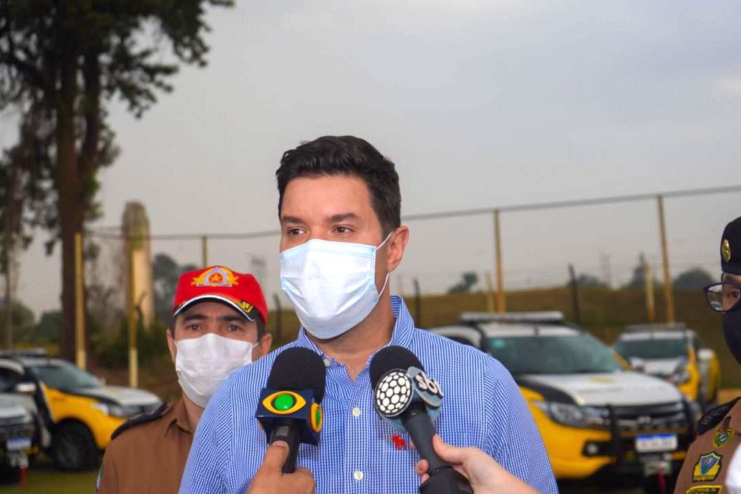 O Governo do Estado entregou nesta quinta-feira (13) mais 27 novas viaturas para unidades da Polícia Militar do 3º. Comando Regional, que atende o Noroeste do Estado. A entrega foi feita em Maringá pelo chefe da Casa Civil, Guto Silva.
Foto: Guilherme Flores/Casa Civil