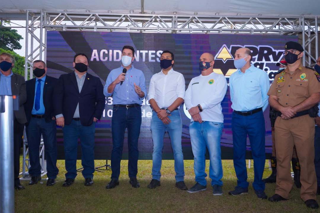 O Governo do Estado entregou nesta quinta-feira (13) mais 27 novas viaturas para unidades da Polícia Militar do 3º. Comando Regional, que atende o Noroeste do Estado. A entrega foi feita em Maringá pelo chefe da Casa Civil, Guto Silva.
Foto: Guilherme Flores/Casa Civil