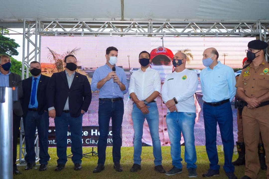 O Governo do Estado entregou nesta quinta-feira (13) mais 27 novas viaturas para unidades da Polícia Militar do 3º. Comando Regional, que atende o Noroeste do Estado. A entrega foi feita em Maringá pelo chefe da Casa Civil, Guto Silva.
Foto: Guilherme Flores/Casa Civil