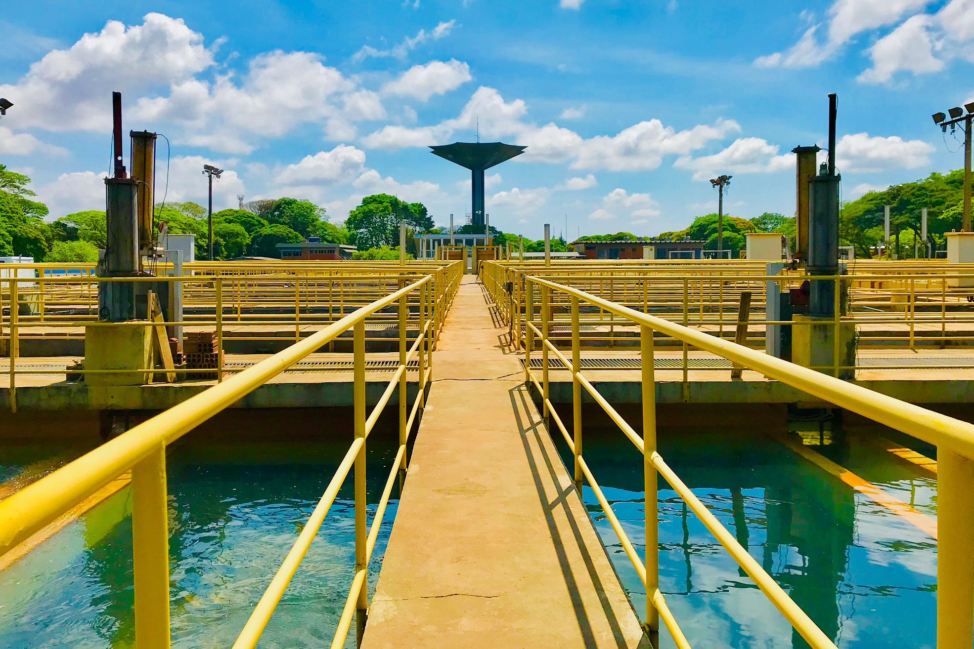 Cidade aparece na terceira colocação no ranking de saneamento do instituto. Estudo analisou as 100 maiores cidades do país
Foto: SANEPAR