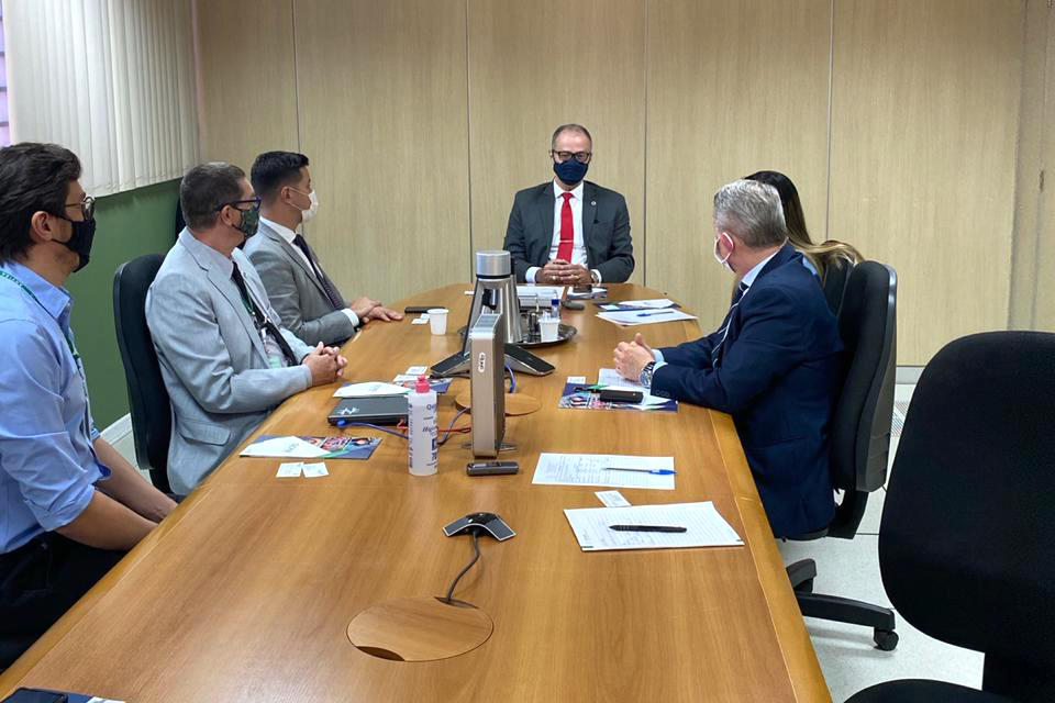 Em Brasília, o chefe da Casa Civil, Guto Silva, e o diretor presidente do Tecpar, Jorge Callado, participaram de reuniões na Anvisa e na Embaixada Russa para agilizar o processo de aprovação dos estudos clínicos da vacina no Brasil. Serão testados 10 mil voluntários, com prioridade para profissionais de saúde. Foto: Casa Civil