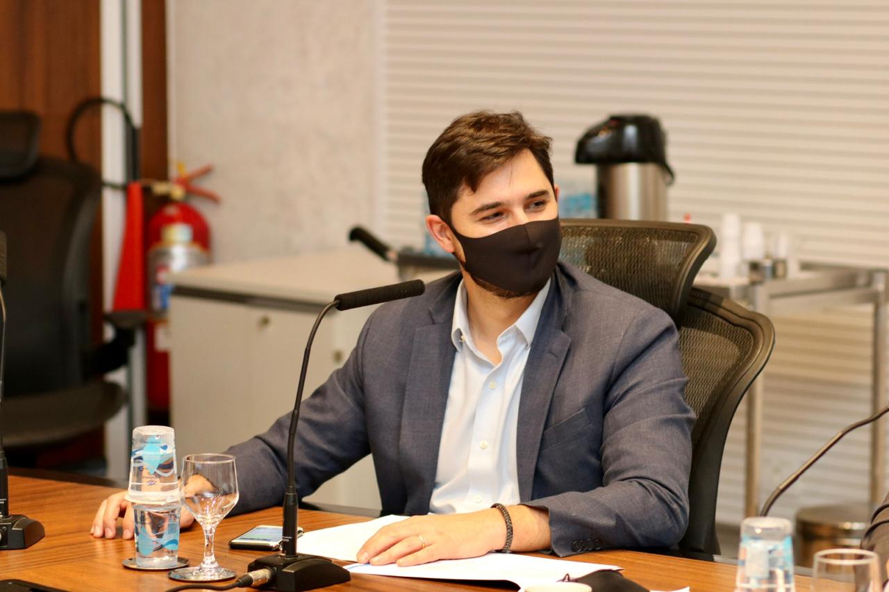 O Governo do Estado é o articulador de uma iniciativa tocada pelo Senac para contratação de jovens aprendizes para empresas de base tecnológica ou interessadas em inovação. O lançamento oficial do programa aconteceu nesta quinta-feira (10), no Palácio Iguaçu, e contou com participação do vice-governador Darci Piana. Foto: Camila Tonett