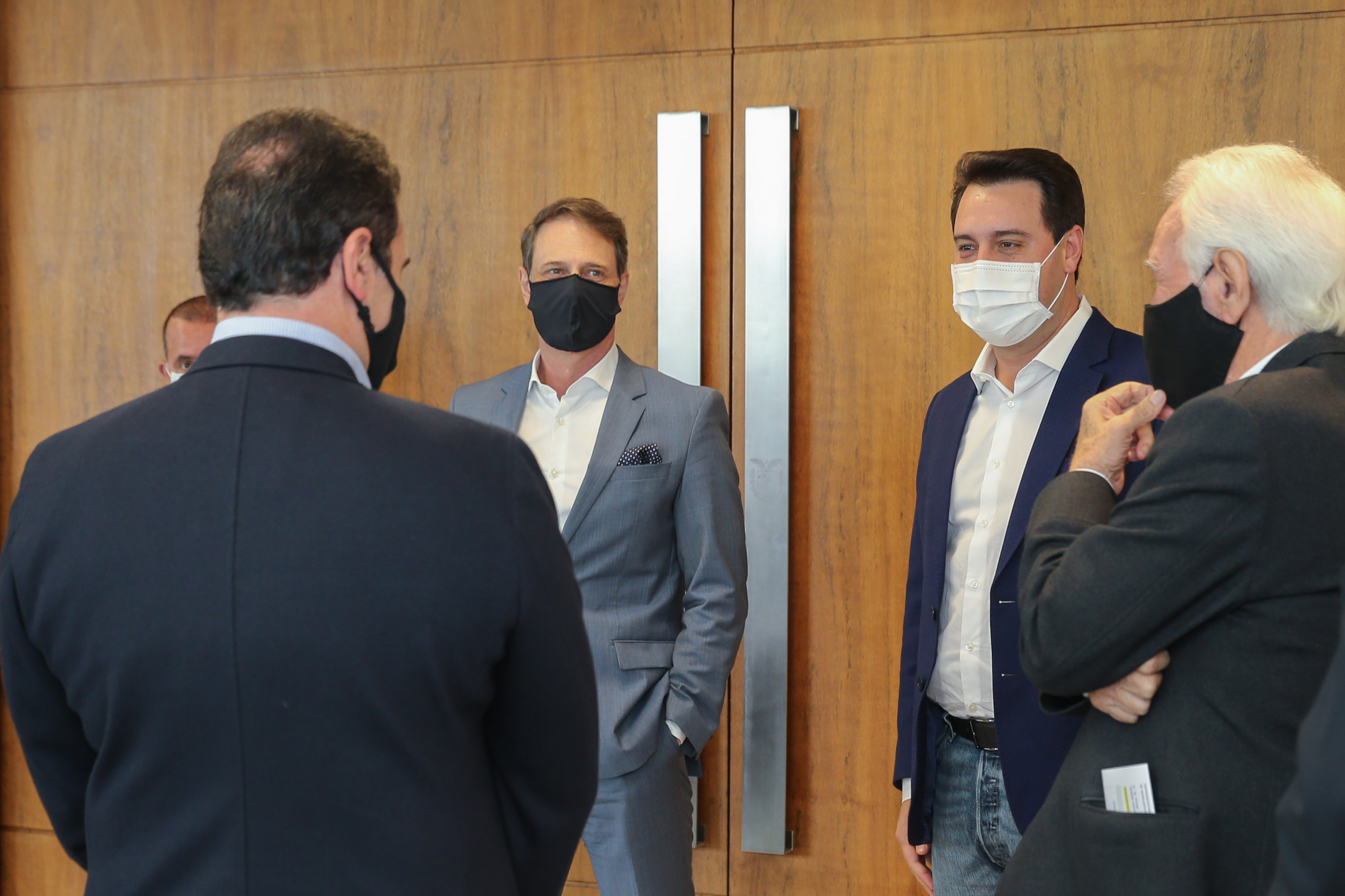 O Governador Carlos Massa Ratinho Junior assina, nesta segunda-feira (21), convenio com a Fundação O Boticário representada pelo CEO do Grupo,  Artur Grynbaum.  Curitiba, 21/09/2020. Foto: Geraldo Bubniak/AEN