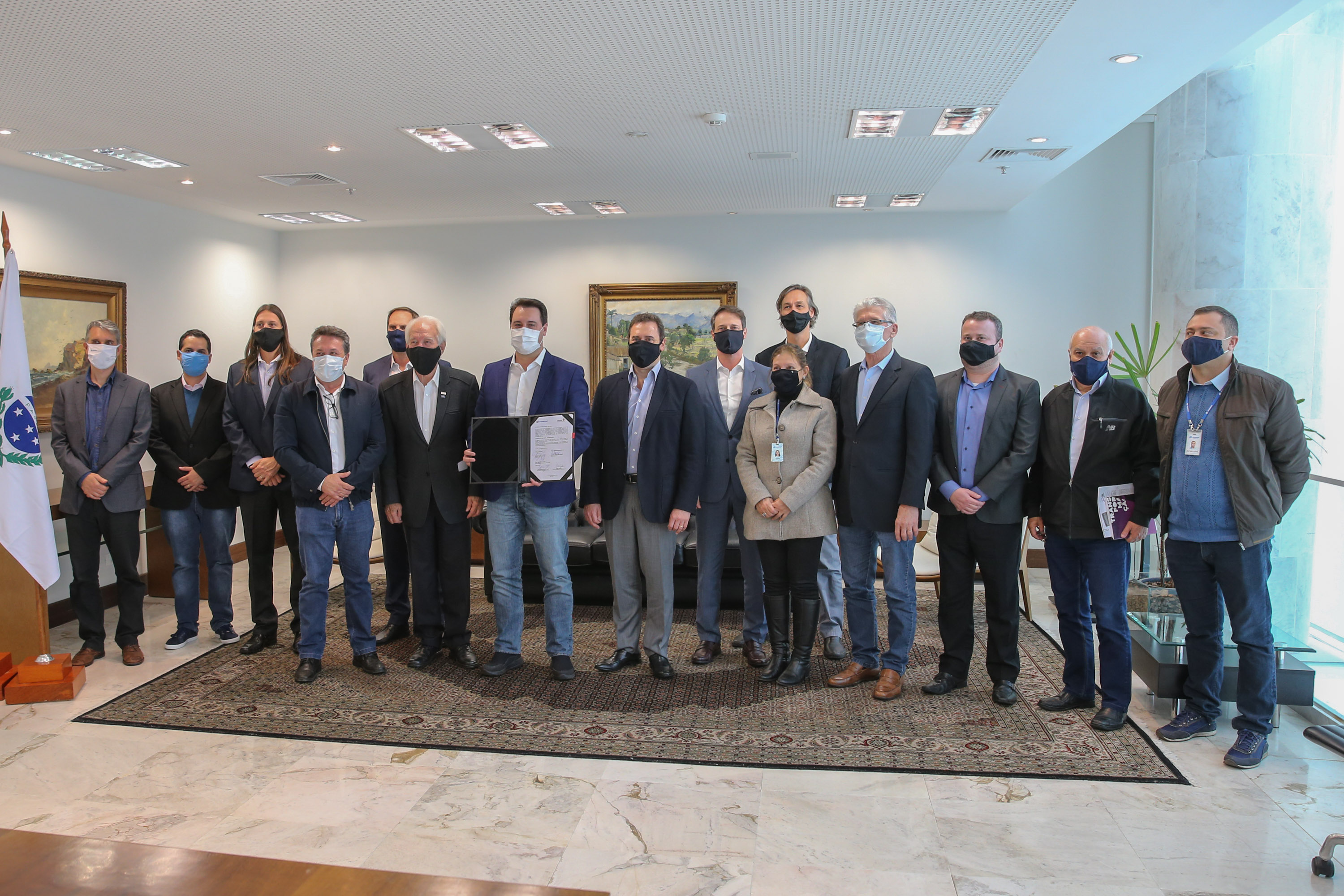 O Governador Carlos Massa Ratinho Junior assina, nesta segunda-feira (21), convenio com a Fundação O Boticário representada pelo CEO do Grupo,  Artur Grynbaum.  Curitiba, 21/09/2020. Foto: Geraldo Bubniak/AEN