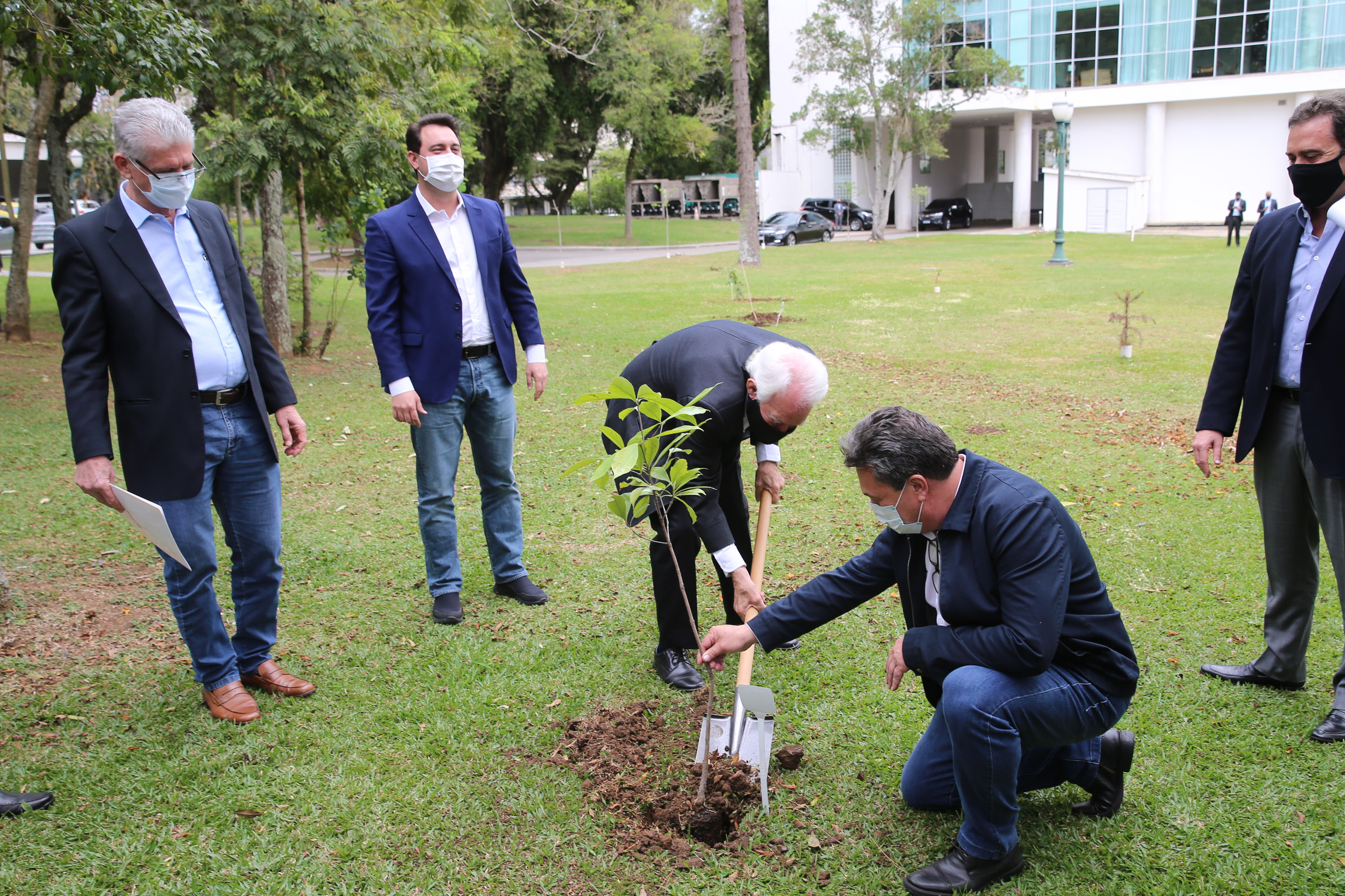 O Governador Carlos Massa Ratinho Junior assina, nesta segunda-feira (21), convenio com a Fundação O Boticário representada pelo CEO do Grupo,  Artur Grynbaum.  Curitiba, 21/09/2020. Foto: Geraldo Bubniak/AEN