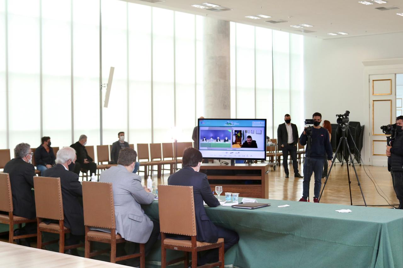 O Governo do Estado lançou nesta terça-feira (22) o Programa Reinvente sua Cidade – da Crise à Oportunidade, ação que integra o pacote de iniciativas que visam a retomada econômica do Paraná