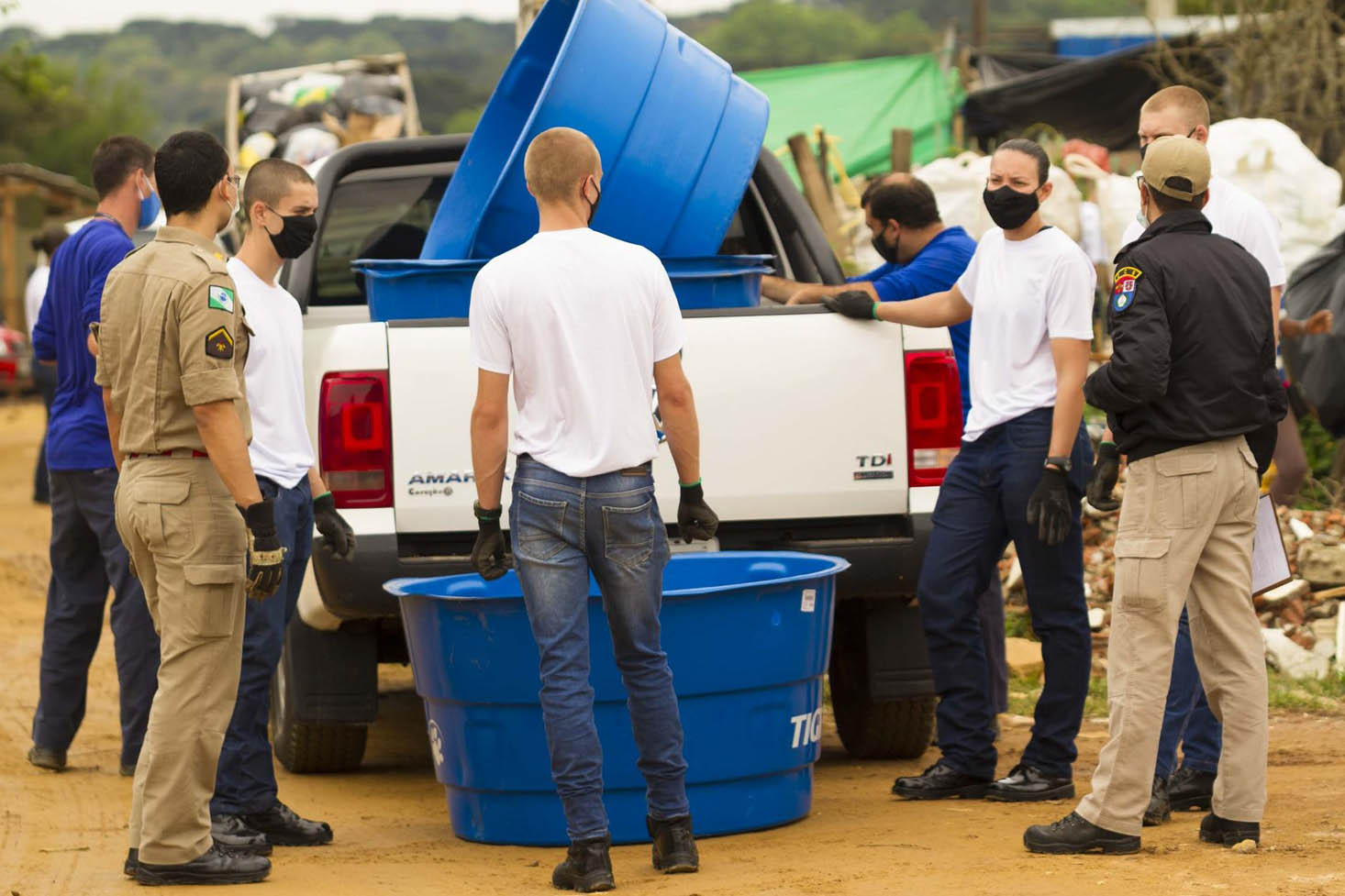 Bombeiros e Exército aceleram instalação de caixas d´água. Foto: Sanepar