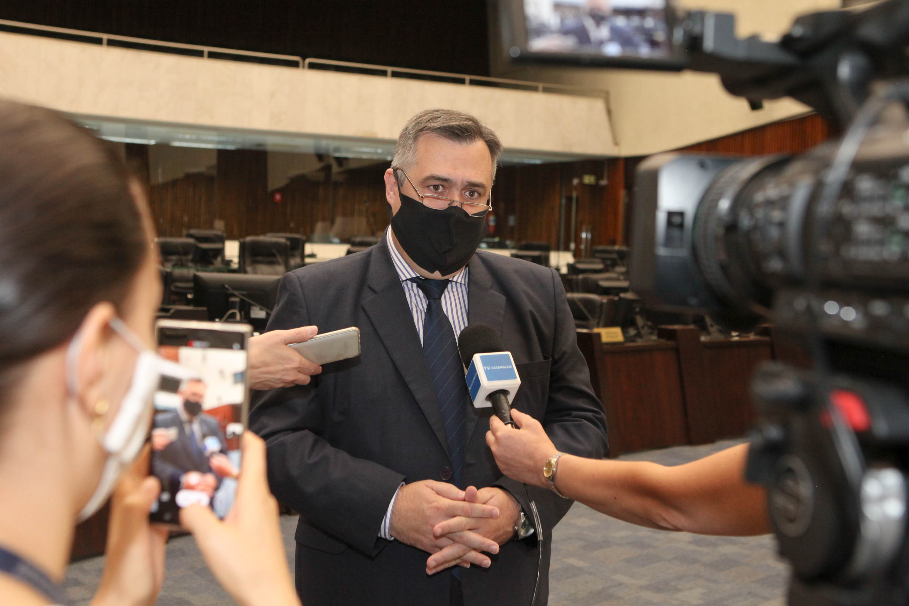 O secretário de Estado da Saúde, Beto Preto, apresentou o relatório de ações da pasta aos deputados estaduais em audiência pública na Assembleia Legislativa do Paraná (Alep), nesta terça-feira (6). Os destaques de investimentos e atividades realizadas foram as ações para o enfrentamento à pandemia pela Covid-19. Foto: Ari Dias/AEN