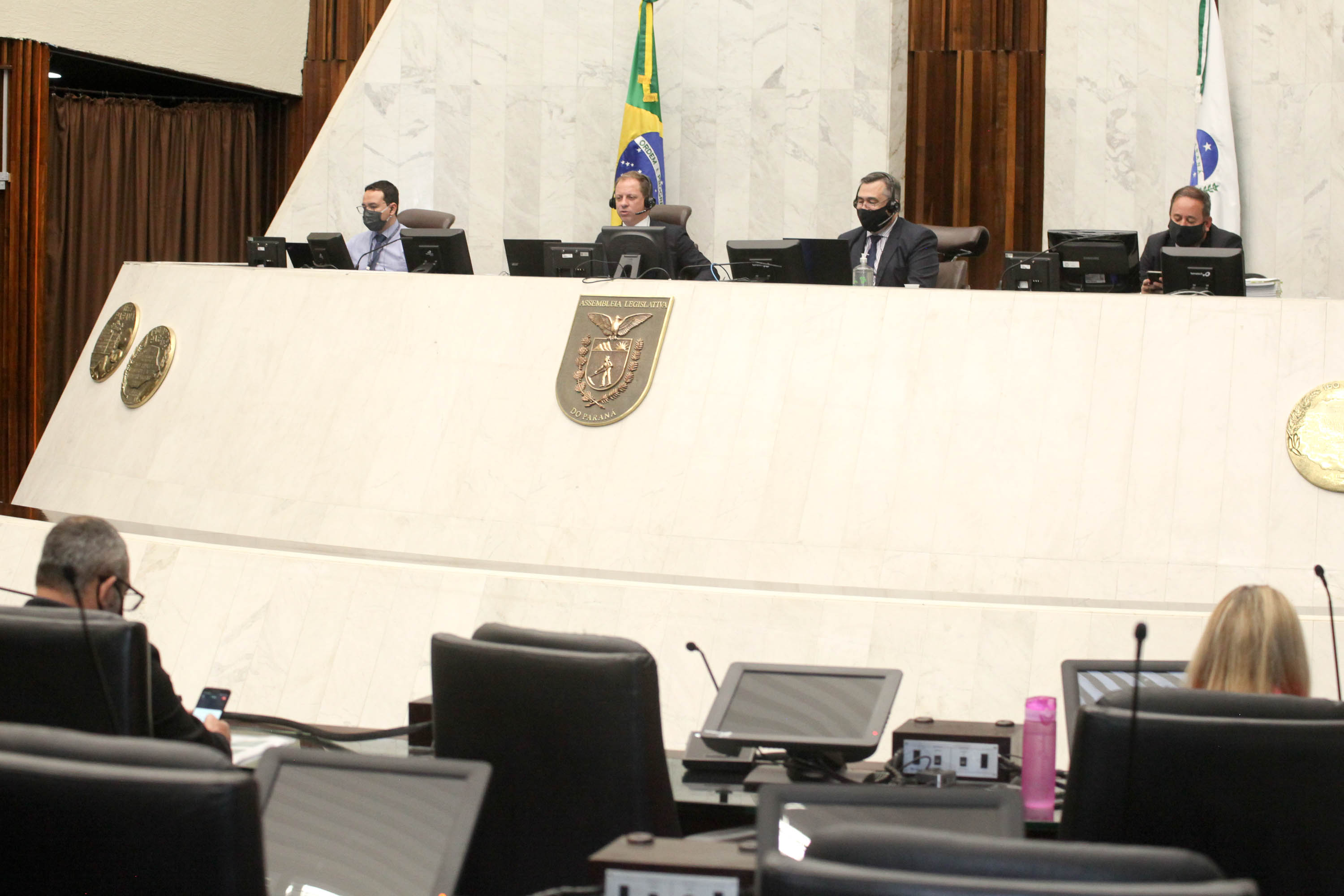 O secretário de Estado da Saúde, Beto Preto, apresentou o relatório de ações da pasta aos deputados estaduais em audiência pública na Assembleia Legislativa do Paraná (Alep), nesta terça-feira (6). Os destaques de investimentos e atividades realizadas foram as ações para o enfrentamento à pandemia pela Covid-19. Foto: Ari Dias/AEN