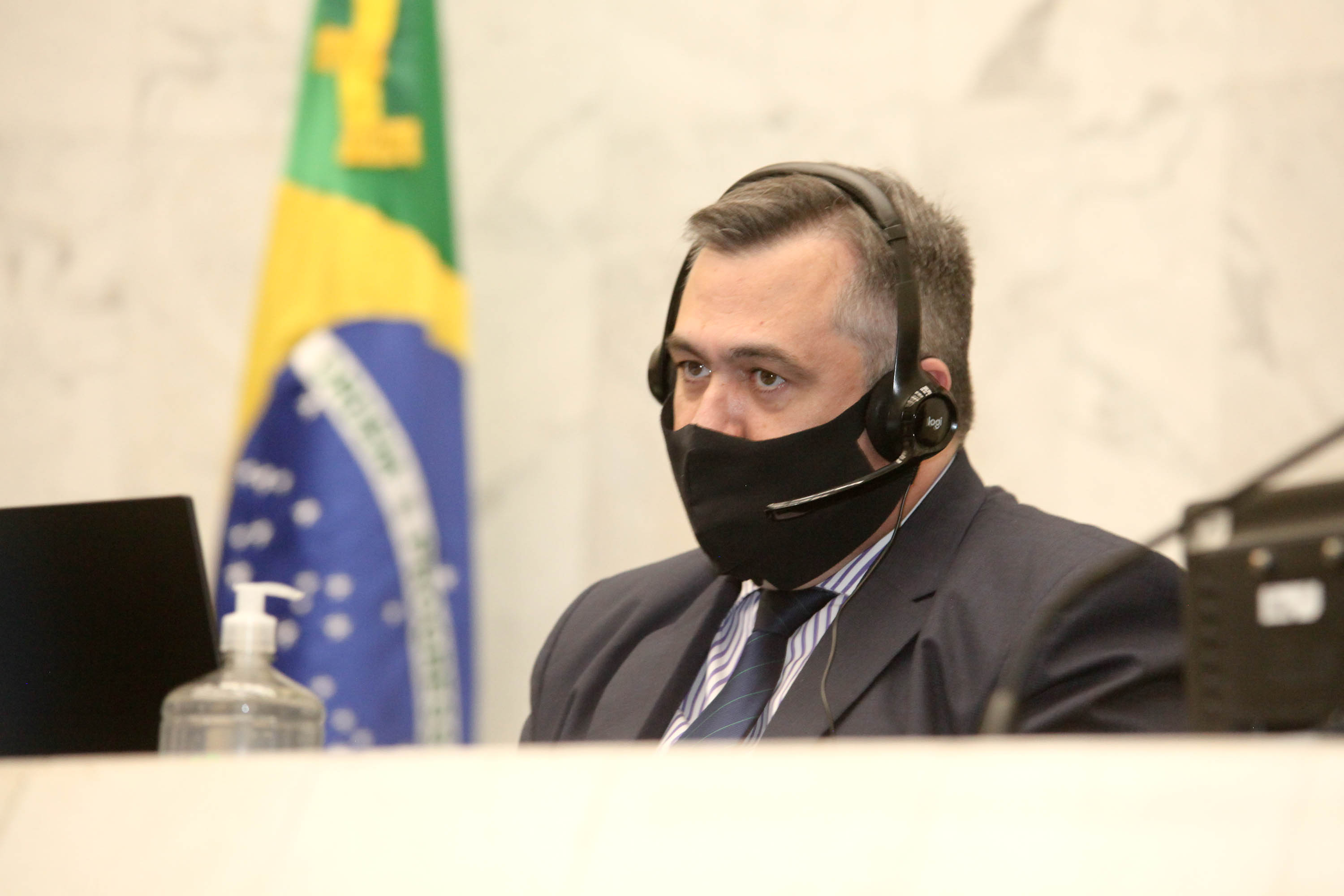 O secretário de Estado da Saúde, Beto Preto, apresentou o relatório de ações da pasta aos deputados estaduais em audiência pública na Assembleia Legislativa do Paraná (Alep), nesta terça-feira (6). Os destaques de investimentos e atividades realizadas foram as ações para o enfrentamento à pandemia pela Covid-19. Foto: Ari Dias/AEN