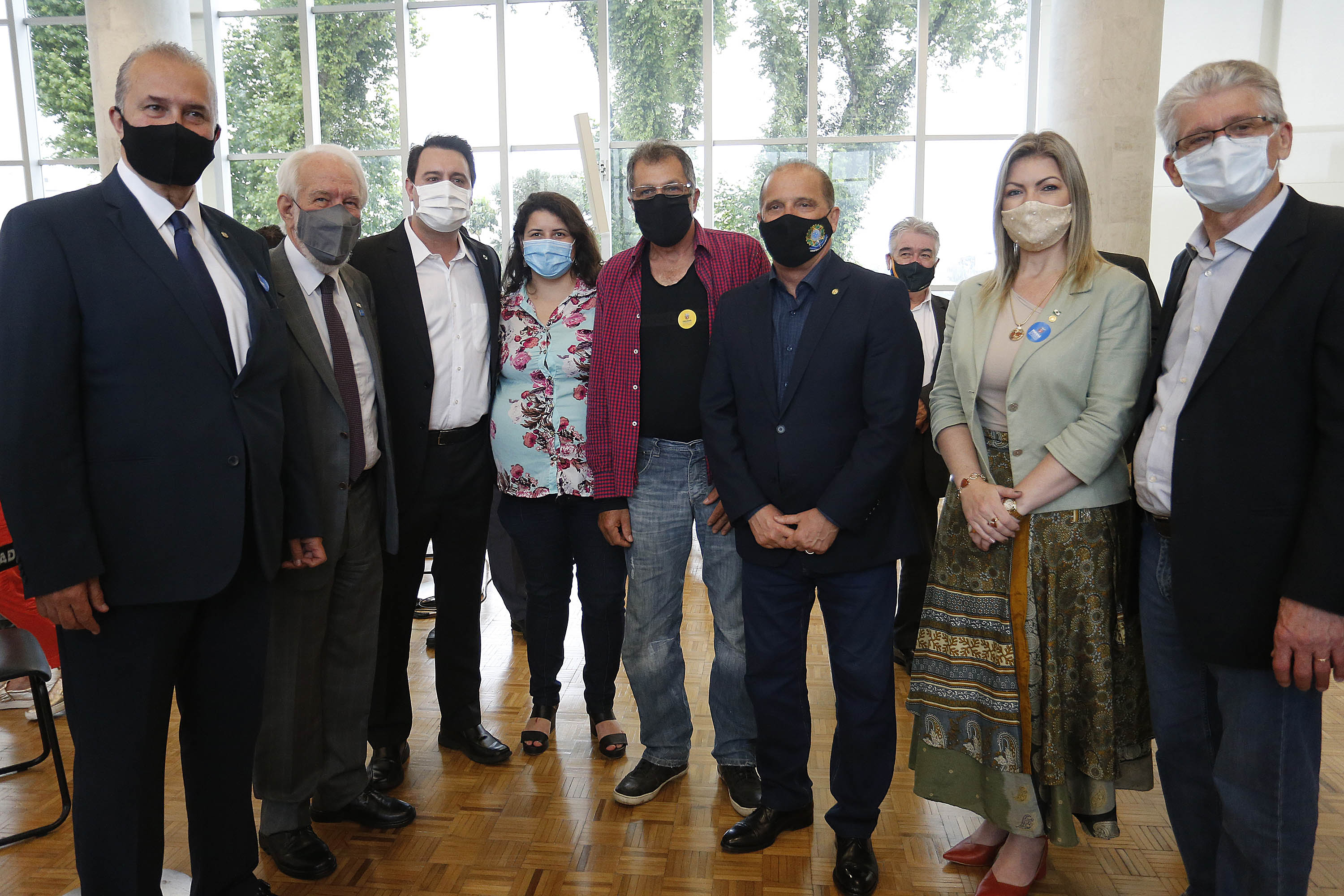 Curitiba-09-10-2020 - O governador Carlos Massa Ratinho Junior e o ministro da Cidadania, Onyx Lorenzoni, anunciam nesta sexta-feira mais um milhão e 800 mil reais para o Programa de Aquisição de Alimentos. A ação beneficia milhares de agricultores familiares locais e pessoas que se encontram em situação de vulnerabilidade social. Dos 399 municípios do Estado, 118 executam o PAA - Foto : Jonathan Campos / AEN