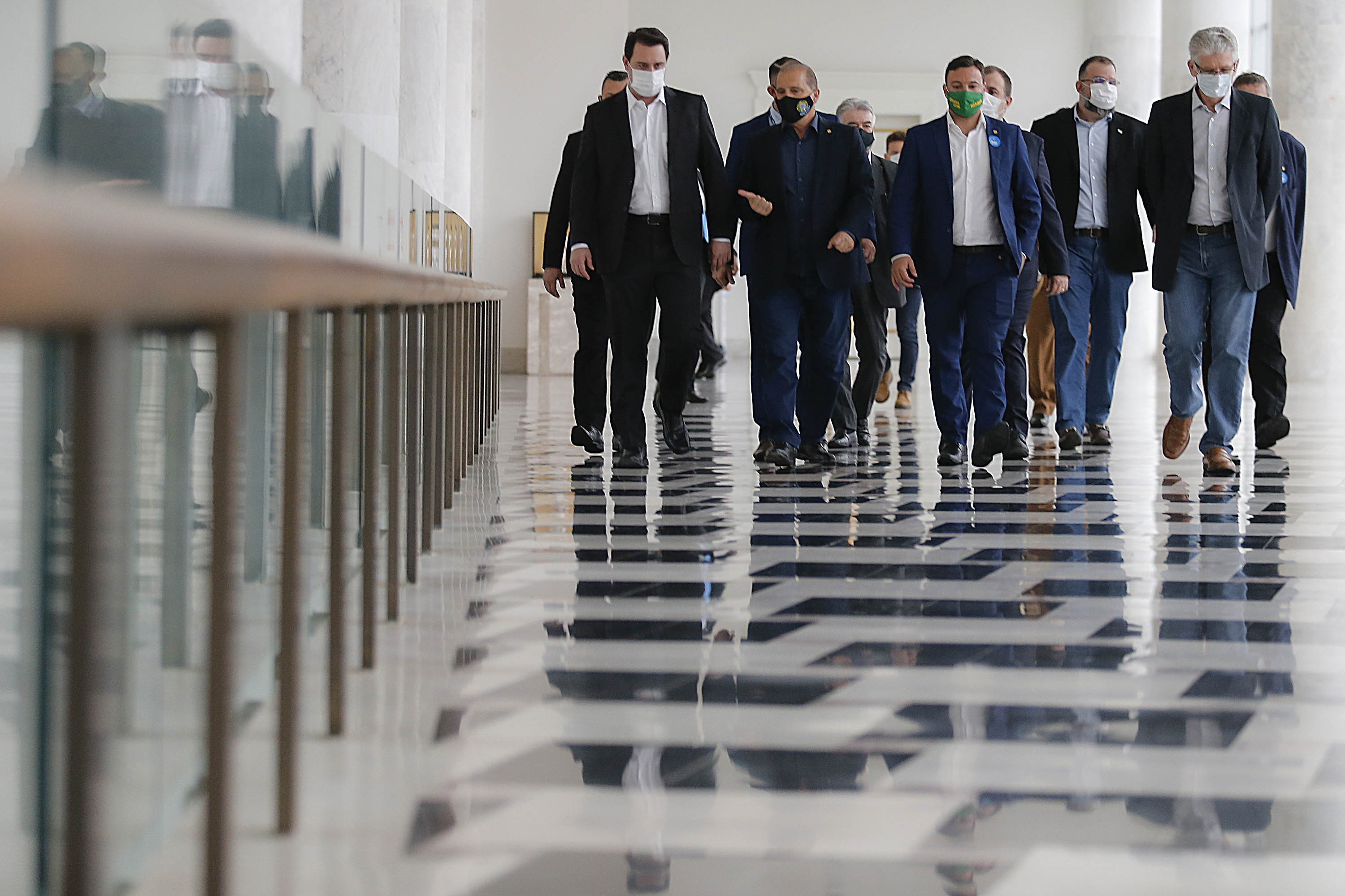 Curitiba-09-10-2020 - O governador Carlos Massa Ratinho Junior e o ministro da Cidadania, Onyx Lorenzoni, anunciam nesta sexta-feira mais um milhão e 800 mil reais para o Programa de Aquisição de Alimentos. A ação beneficia milhares de agricultores familiares locais e pessoas que se encontram em situação de vulnerabilidade social. Dos 399 municípios do Estado, 118 executam o PAA - Foto : Jonathan Campos / AEN