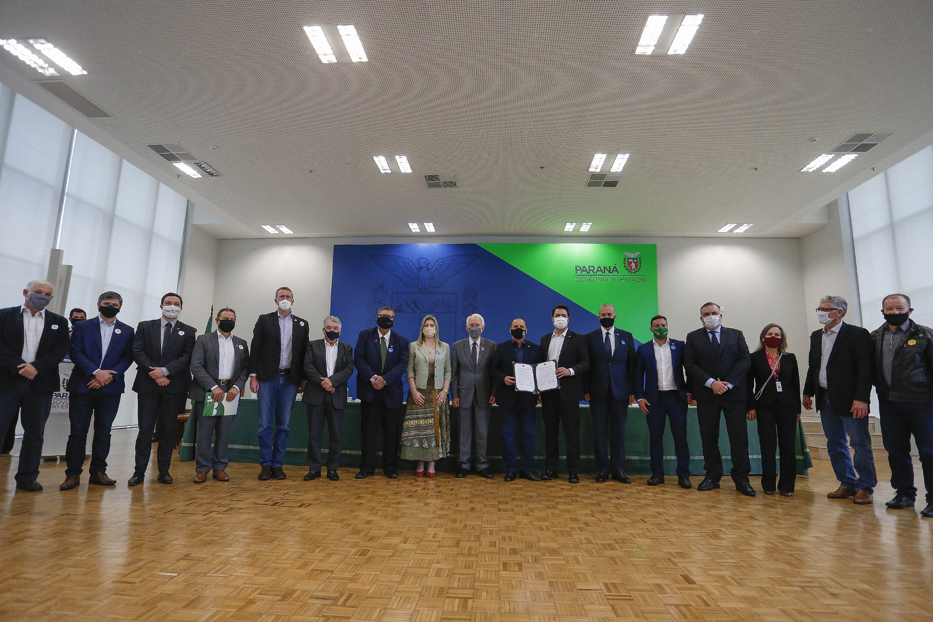 Curitiba-09-10-2020 - O governador Carlos Massa Ratinho Junior e o ministro da Cidadania, Onyx Lorenzoni, anunciam nesta sexta-feira mais um milhão e 800 mil reais para o Programa de Aquisição de Alimentos. A ação beneficia milhares de agricultores familiares locais e pessoas que se encontram em situação de vulnerabilidade social. Dos 399 municípios do Estado, 118 executam o PAA - Foto : Jonathan Campos / AEN