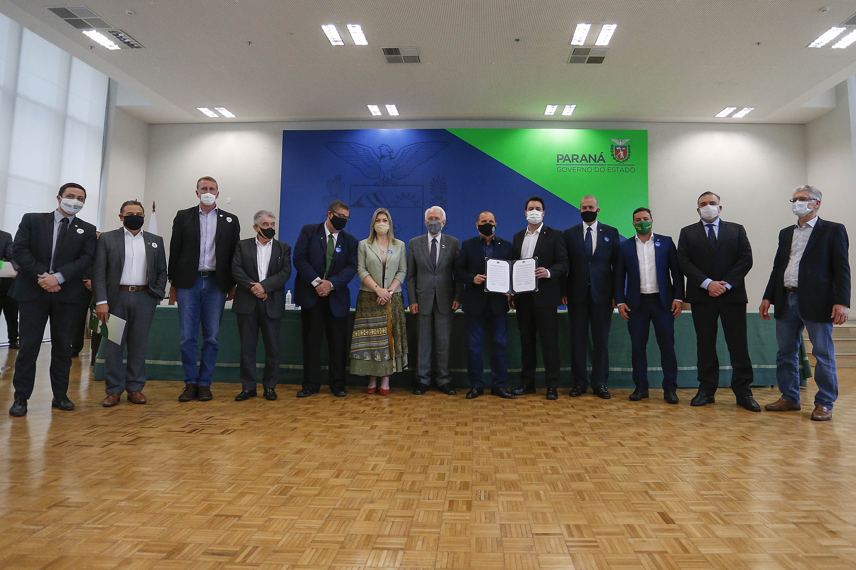 Curitiba-09-10-2020 - O governador Carlos Massa Ratinho Junior e o ministro da Cidadania, Onyx Lorenzoni, anunciam nesta sexta-feira mais um milhão e 800 mil reais para o Programa de Aquisição de Alimentos. A ação beneficia milhares de agricultores familiares locais e pessoas que se encontram em situação de vulnerabilidade social. Dos 399 municípios do Estado, 118 executam o PAA - Foto : Jonathan Campos / AEN