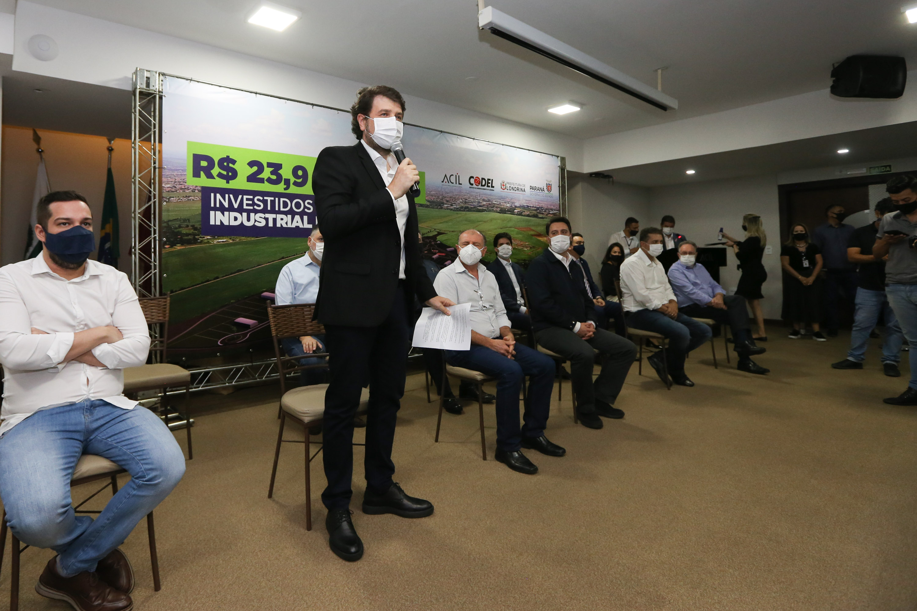 O governador Carlos Massa Ratinho Junior libera, nesta quinta-feira (15), recursos para a instalação da Cidade Industrial de Londrina. O futuro parque industrial será construído na região Norte da cidade e terá uma área de 6 mil metros quadrados, dividida em lotes para a instalação de empresas de diferentes setores. A previsão é gerar cerca de 12 mil empregos diretos e indiretos. Discurso do presidente da ACIL, Fernando Moraes. Londrina, 15/10/2020 - Foto: Geraldo Bubniak/AEN