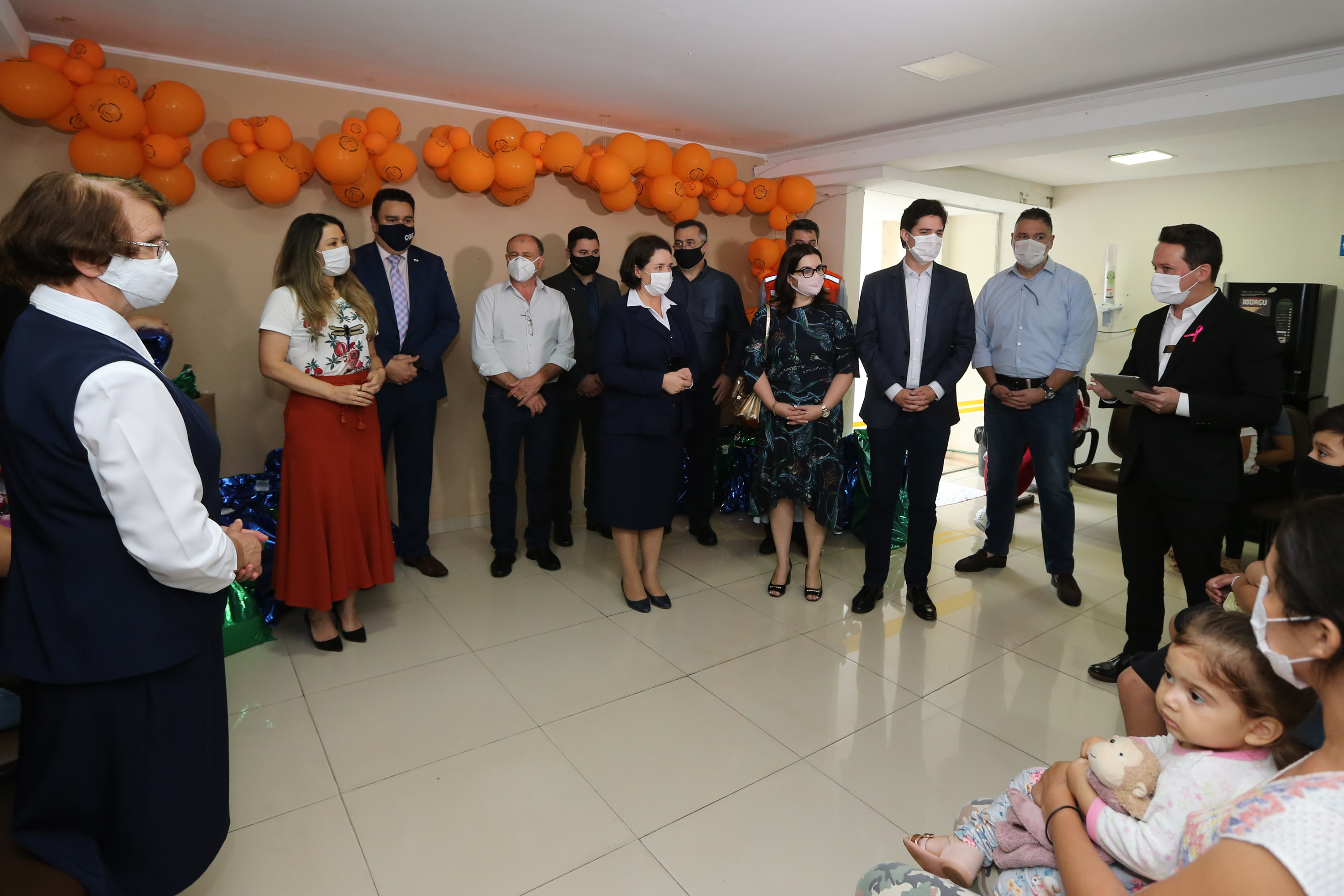 Parana Pia Encerramento da Campanha Paraná Piá, idealizada pela Primeira Dama do Estado, a Srª Luciana Saito Massa juntamente com a Superintendência Geral de Ação Solidária, no Hospital da Providencia em Apucarana, nesta quinta-feira(15).O objetivo da Campanha foi arrecadar brinquedos que foram entregues em comemoração ao dia das crianças. 15/10/2020 - Foto: Geraldo Bubniak/AEN