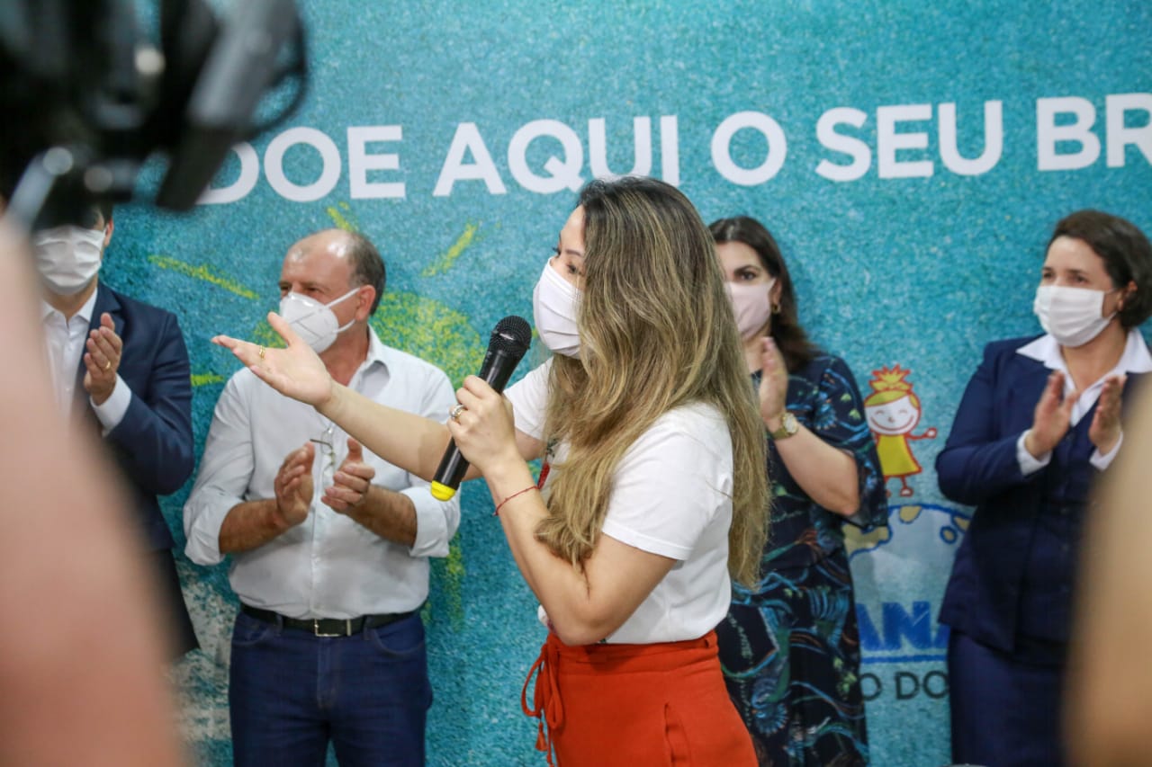A campanha Paraná Piá terminou nesta quinta-feira (15) com uma entrega simbólica de 250 brinquedos para crianças internadas no Hospital da Providência em Apucarana, no Vale do Ivaí. A iniciativa, liderada pela primeira-dama Luciana Saito Massa, e pela Superintendência Geral de Ação Solidária (SGAS), do Governo do Estado, arrecadou mais de 15 mil brinquedos novos ou usados para celebrar o Dia das Crianças. Foto: Valdelino Pontes